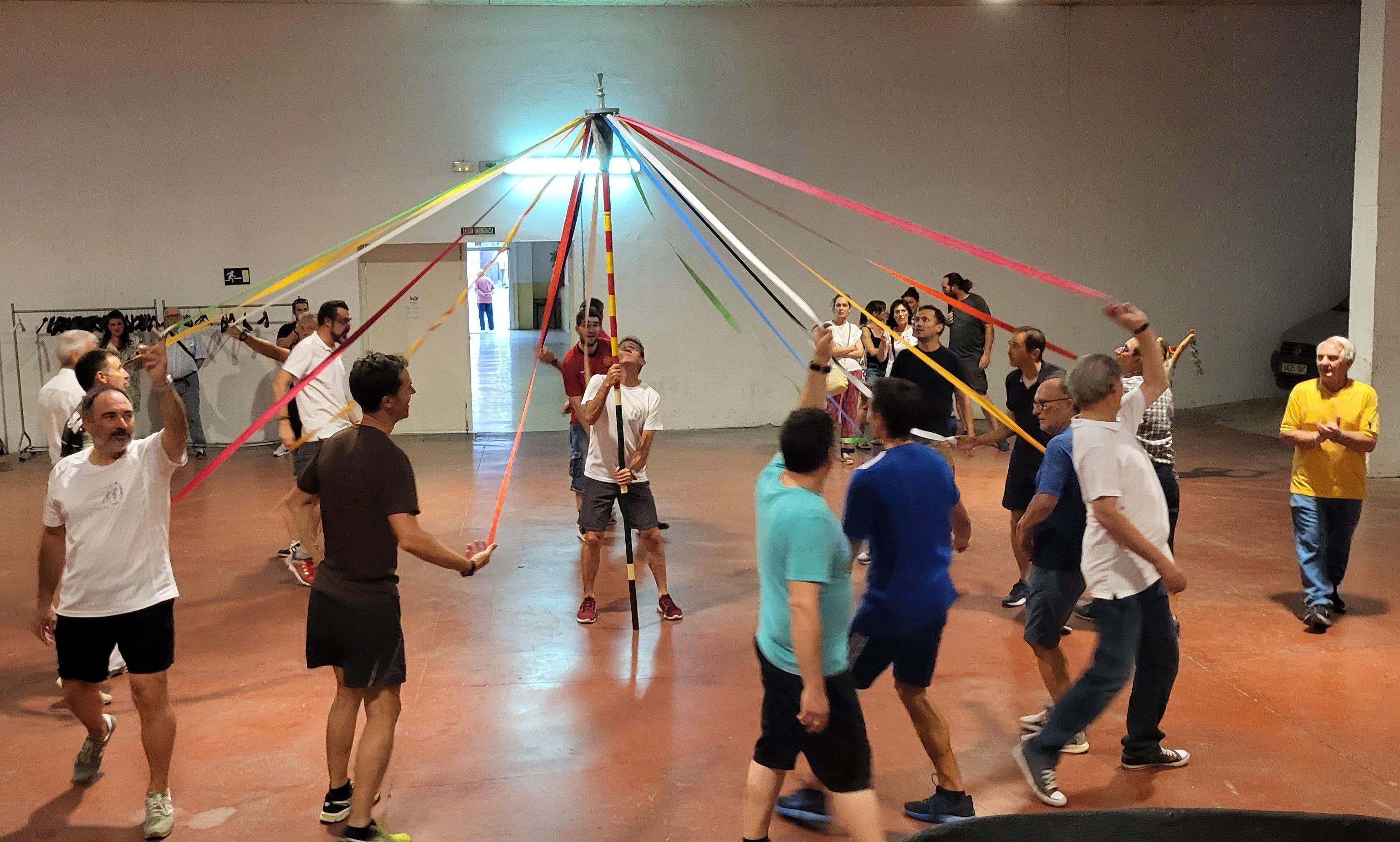 Ensayo de los danzantes que ya encaran San Lorenzo
