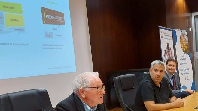 Miguel Ángel Otín, Eduardo Ortas y Jorge Pascual, en la Facultad de Empresa