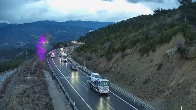 Sobre las 20 horas se ha reabierto al tráfico la A-23 en Arguis. Sobre las 20 horas se ha reabierto al tráfico la A-23 en Arguis.