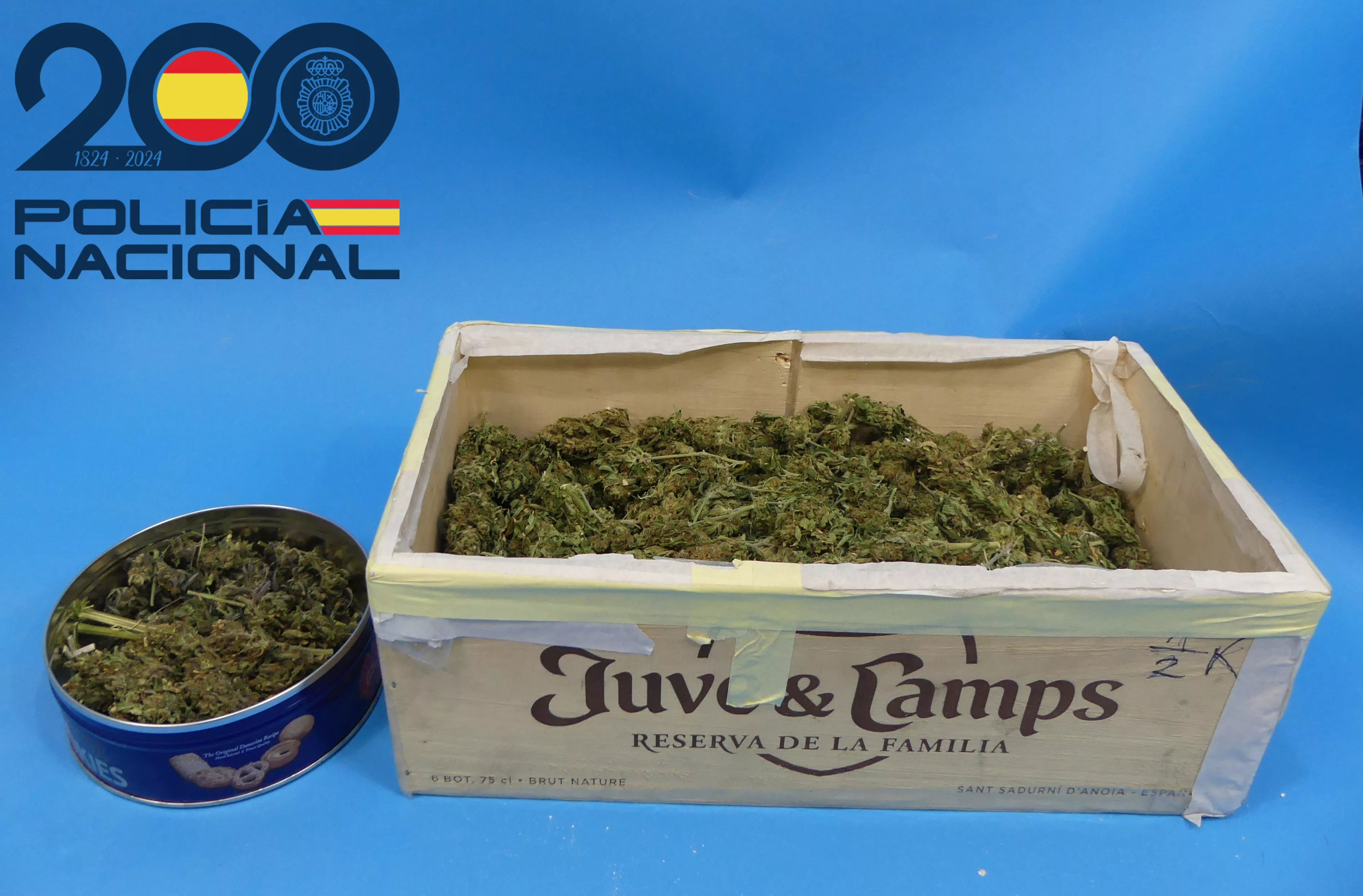 Caja precintada con la marihuana