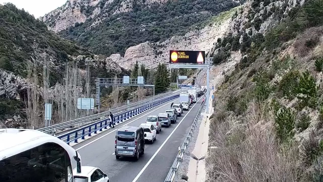 Vehículos retenidos en el puerto de Monrepós. Vehículos retenidos en el puerto de Monrepós.