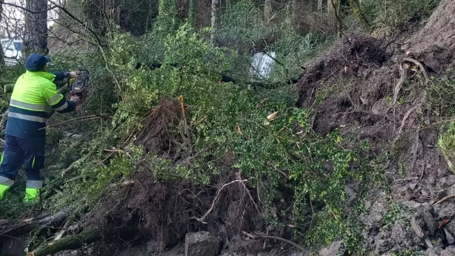 Trabajo de la brigada de obras de Sabiñánigo en Arguisal. Trabajo de la brigada de obras de Sabiñánigo en Arguisal.