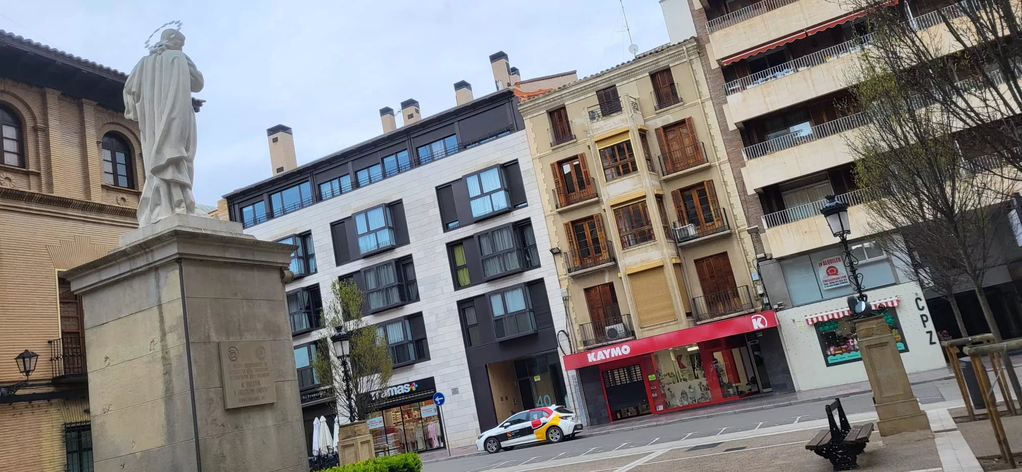 Imagen del Coso Alto de Huesca desde la plaza de la Inmaculada, una calle comercial oscense donde se aplica Volveremos