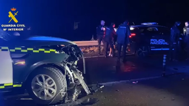 Detención tras darse a la fuga en Sabiñánigo un conductor kamikaze que embistió a un coche de la Guardia Civil Detención tras darse a la fuga en Sabiñánigo un conductor kamikaze que embistió a un coche de la Guardia Civil