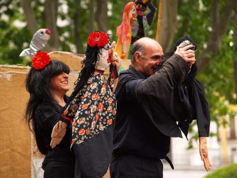 Los Titiriteros interpretan Cómicos de la Legua