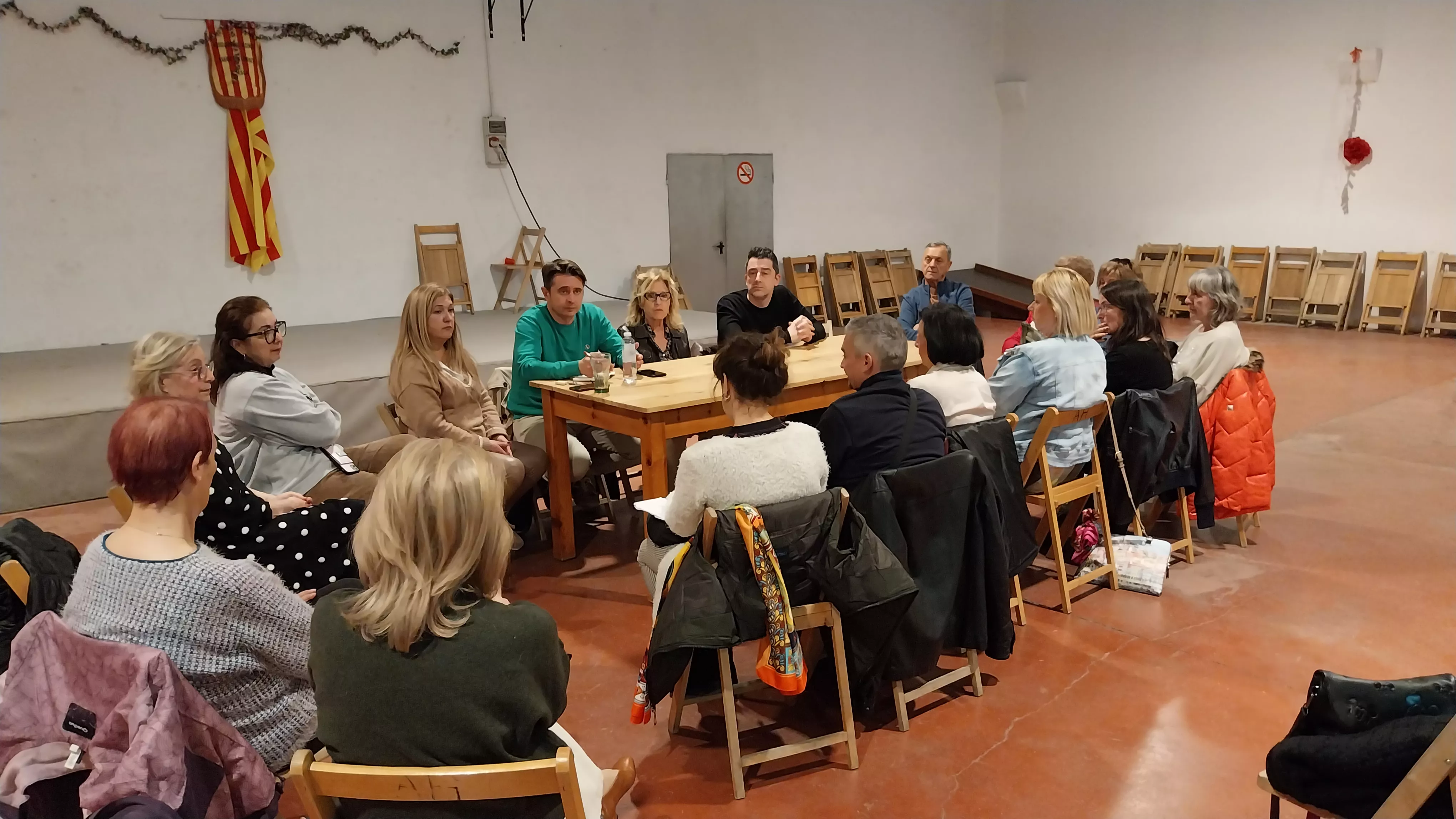 El PSOE ha mantenido un encuentro con entidades vecinales para abordar la restructuración sanitaria en Huesca.