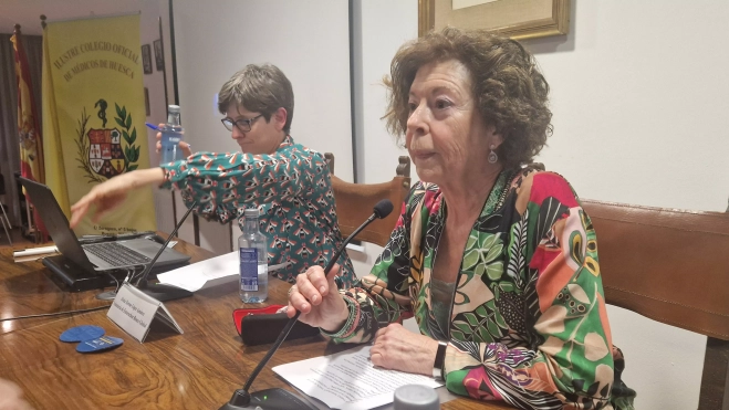 Virtudes Pelegrina, en primer plano. Foto Myriam Martínez