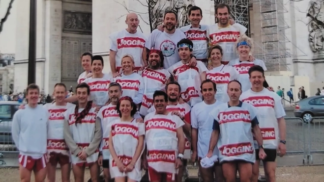 Atletas que fueron en 2004 junto al Arco del Triunfo. Atletas que fueron en 2004 junto al Arco del Triunfo.