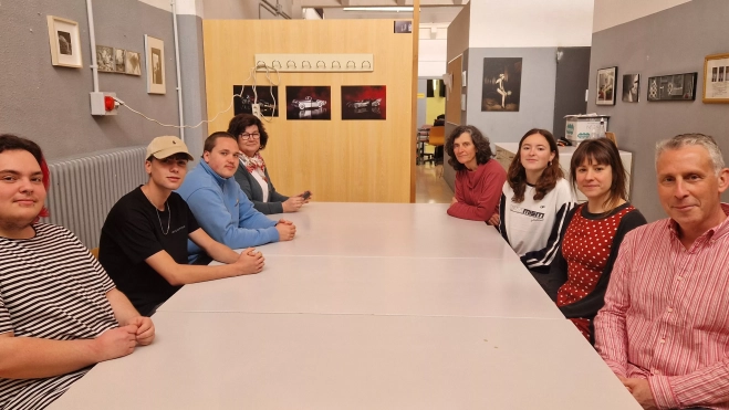 Profesorado y estudiantes que participa en el programa. Foto Myriam Martinez Profesorado y estudiantes que participa en el programa. Foto Myriam Martinez