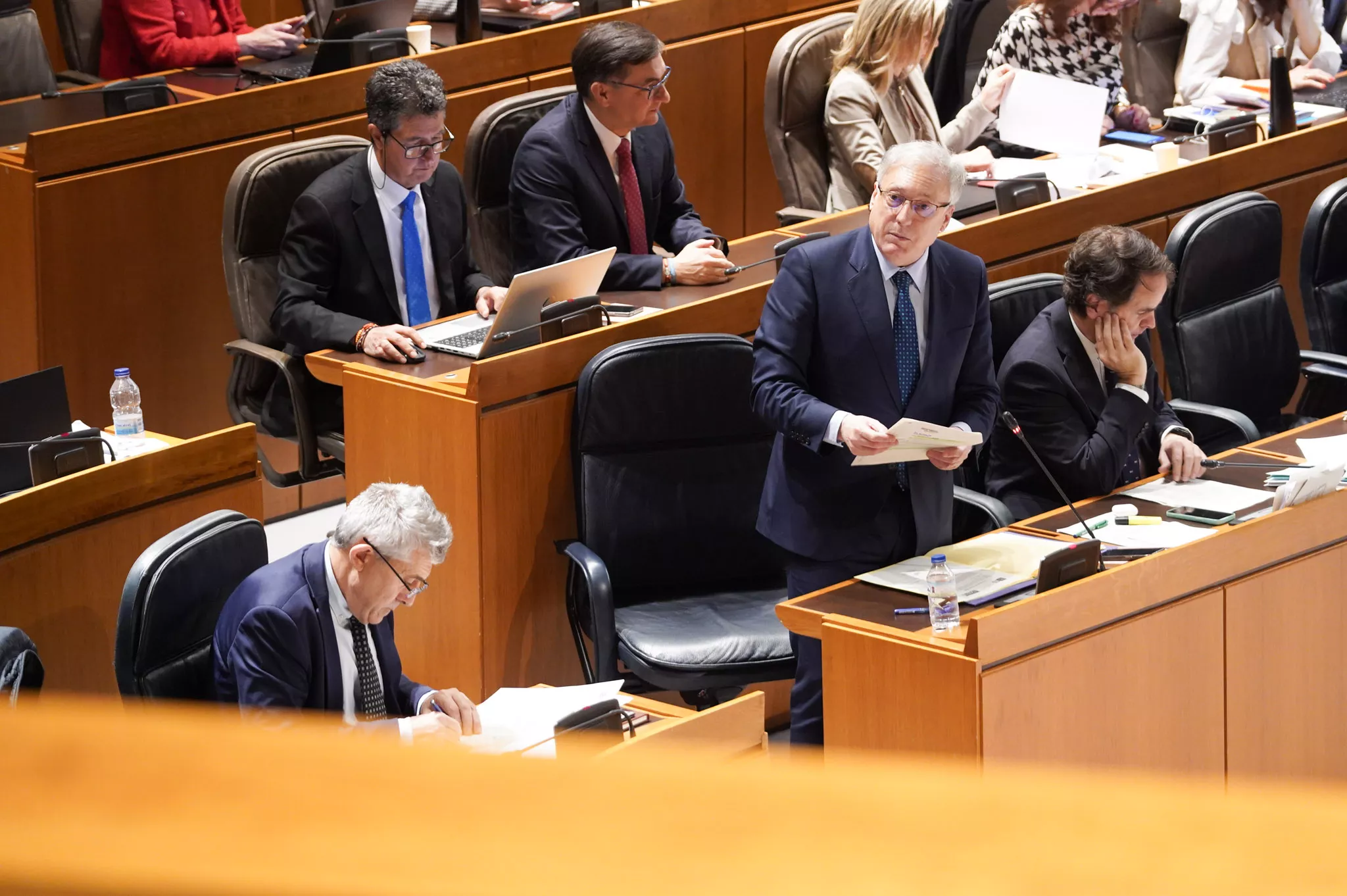 Octavio López ha contestado en el pleno de las Cortes de Aragón a una pregunta sobre el aeropuerto Huesca-Pirineos.