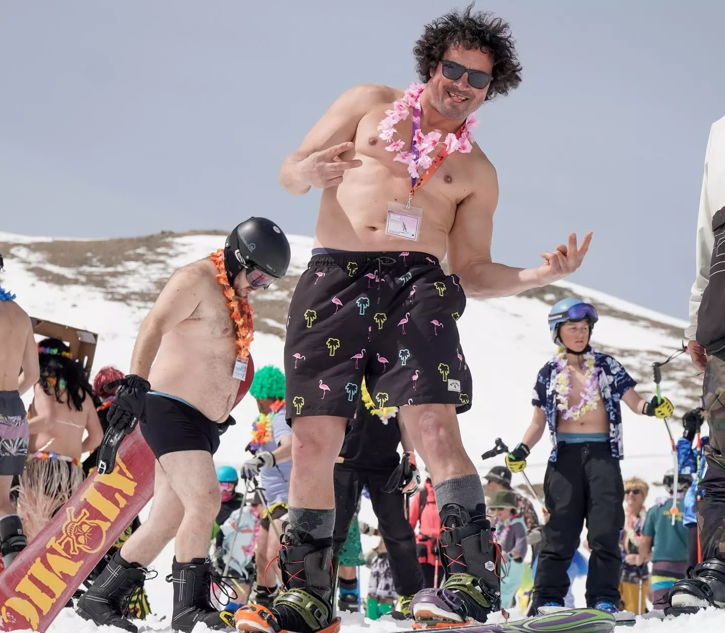 Mucha diversión en la bajada tropical celebrada en Aramón Cerler.