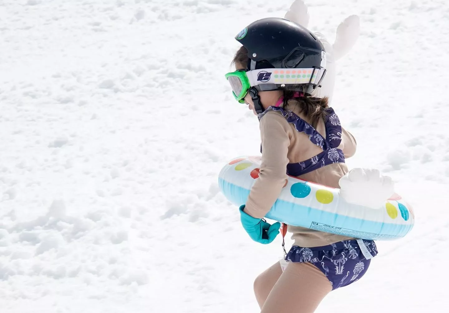 Mucha diversión en la bajada tropical celebrada en Aramón Cerler.