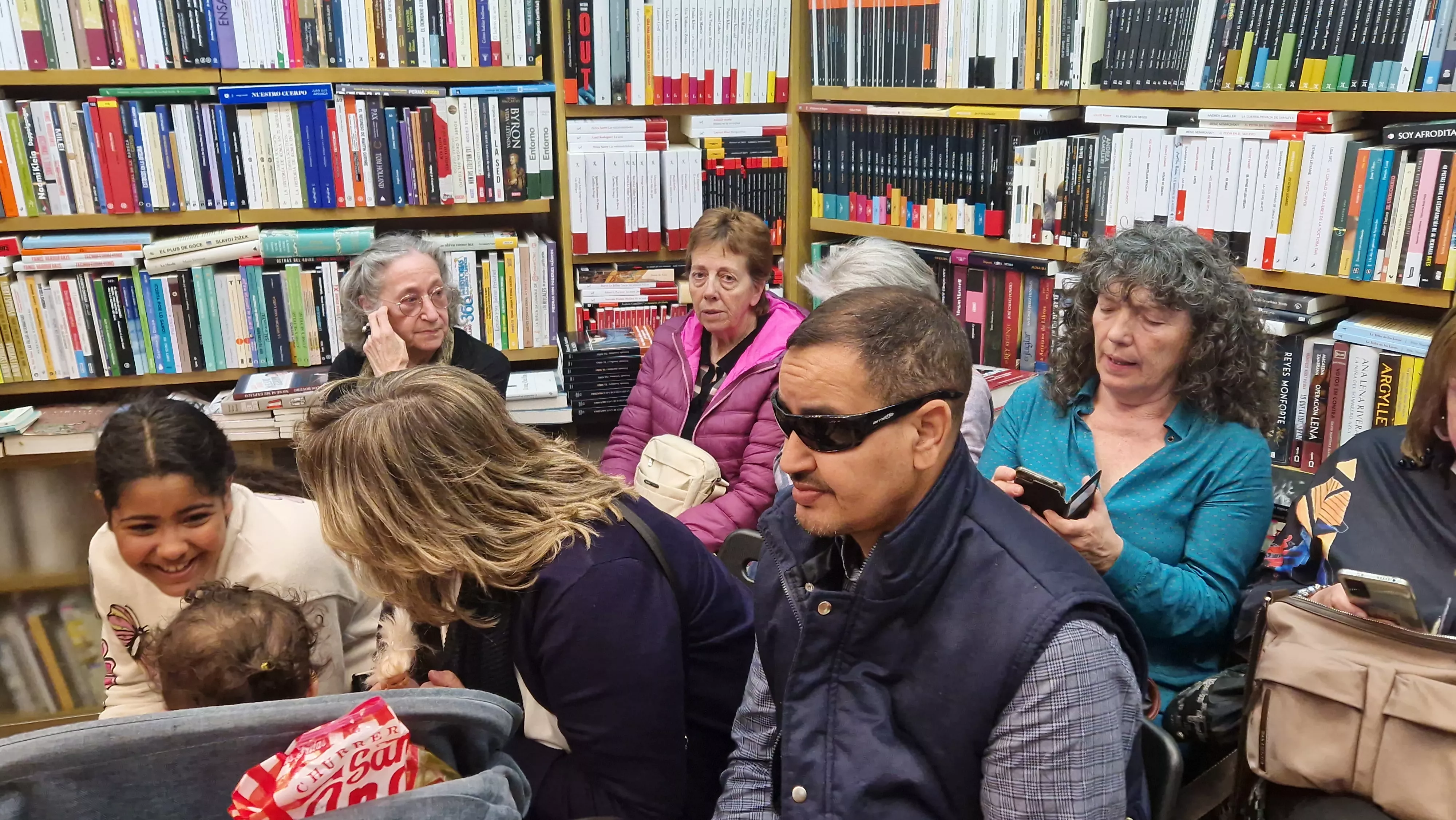 Limam Boisha, en la librería Anónima de Huesca. Foto Myriam Martínez 