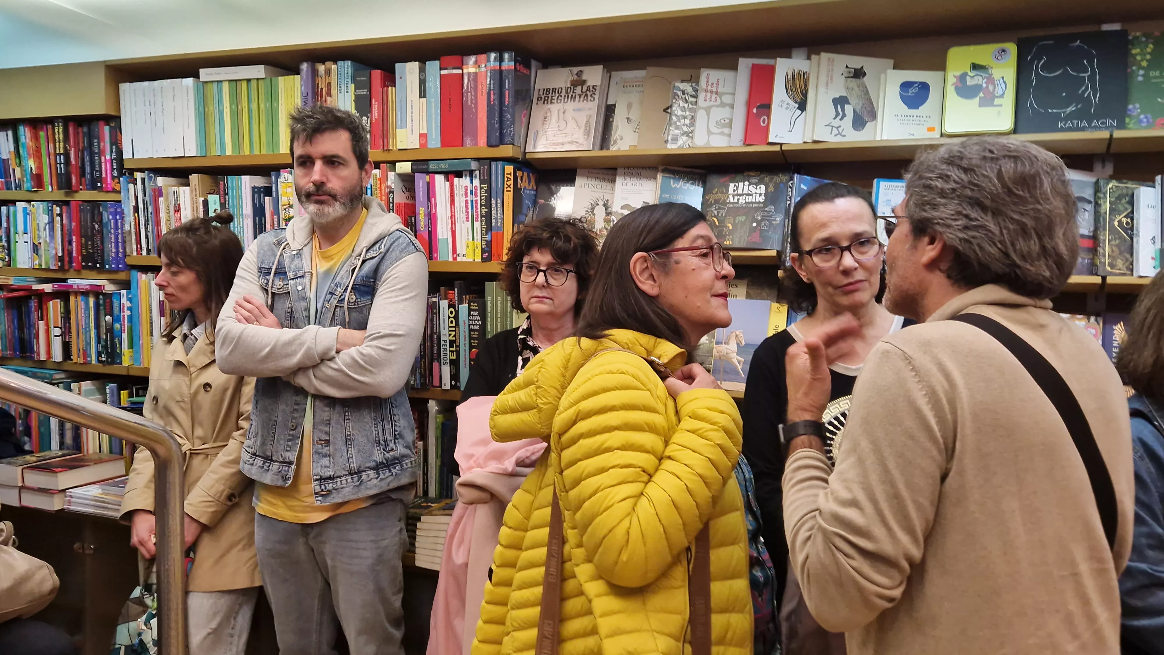 Limam Boisha, en la librería Anónima de Huesca. Foto Myriam Martínez 