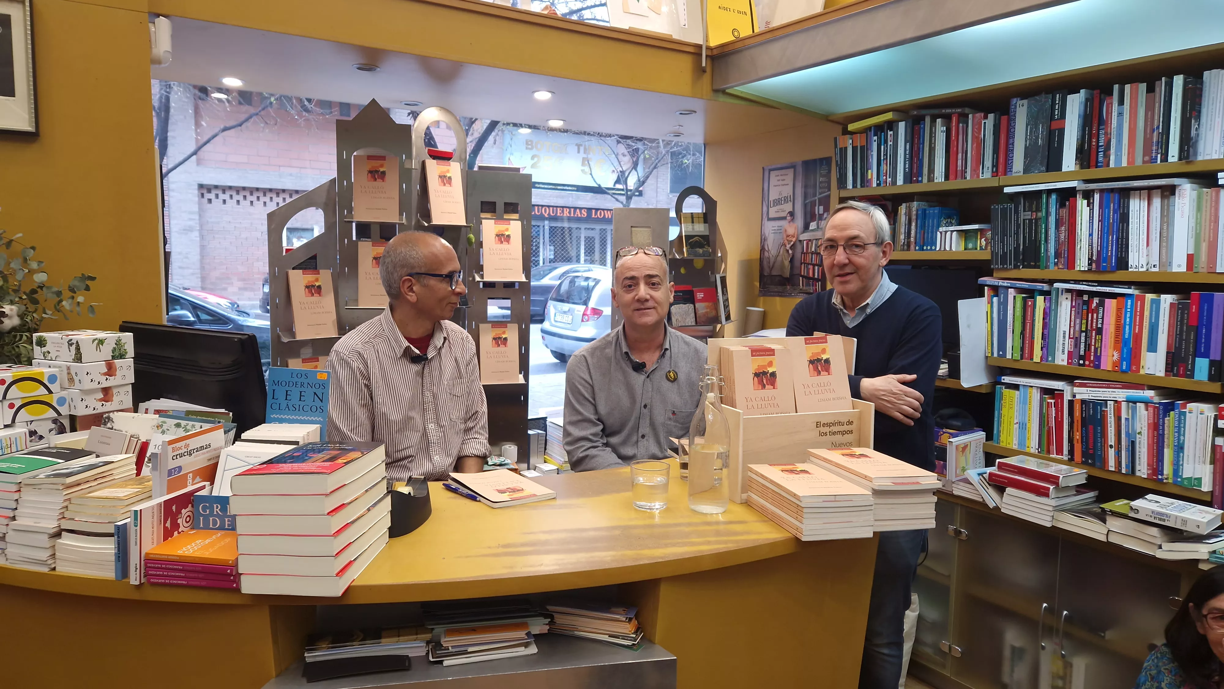 Limam Boisha, en la librería Anónima de Huesca. Foto Myriam Martínez 