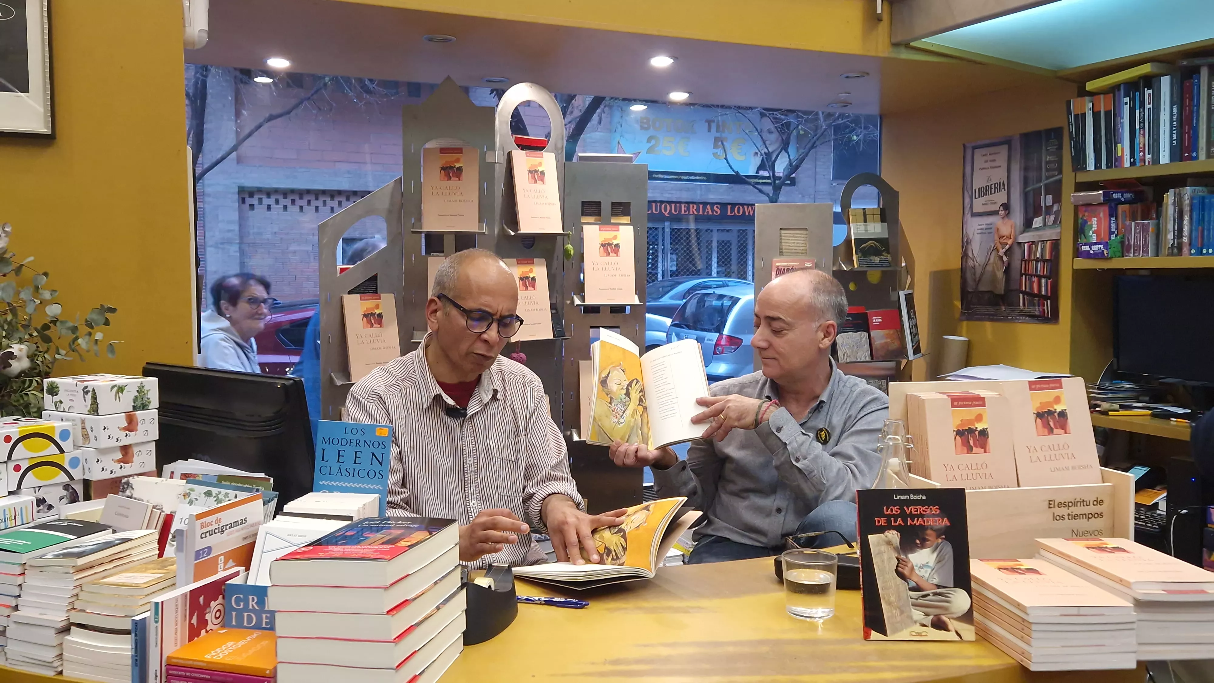 Limam Boisha en la librería Anónima de Huesca. Foto Myriam Martínez (15)