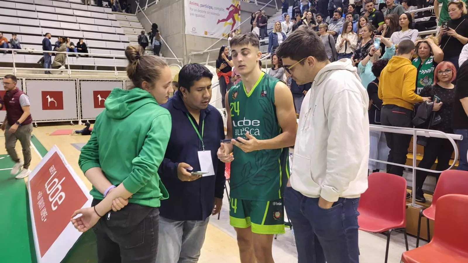 Rubin de Celis y Eric Guardamino atentos al partido de La Roda. El re-nacimiento del Peñas.