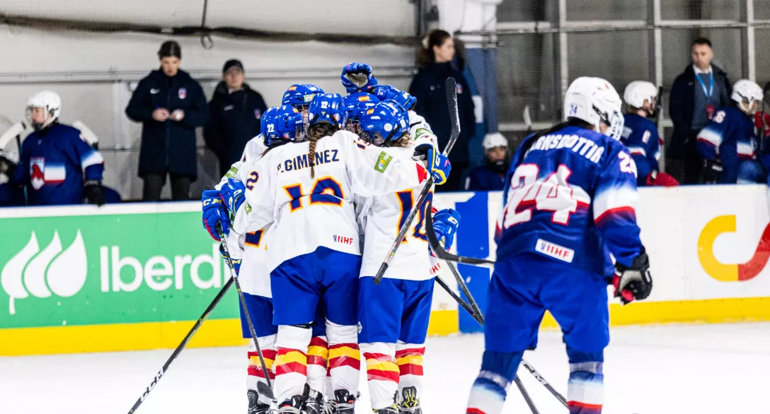 Gran inicio de España en el Campeonato del Mundo Femenino de hockey hielo
