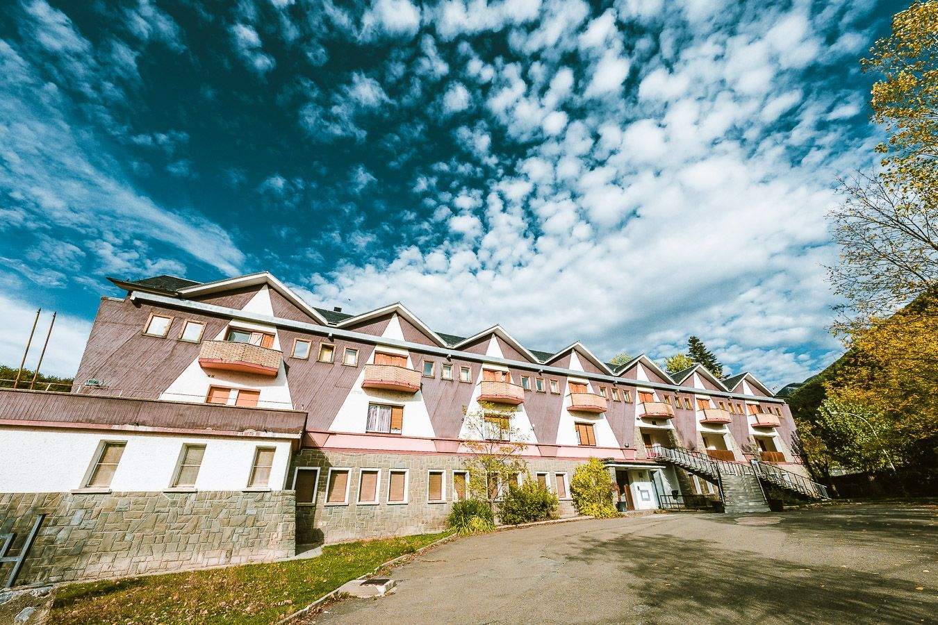 El albergue municipal de Villanúa apenas ha sufrido reformas desde su inauguración en 1965.