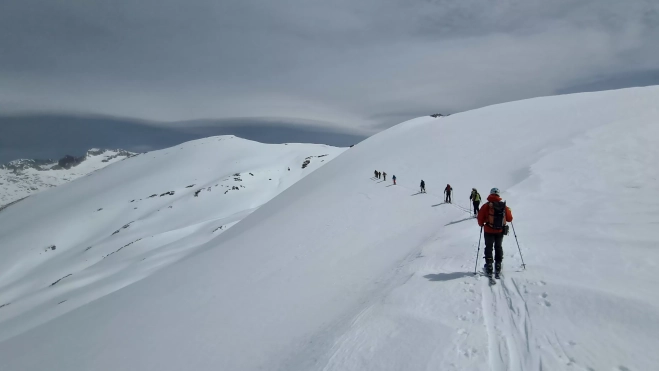 4 por el cordal de Castanesa hacia Sierra Negra 4 por el cordal de Castanesa hacia Sierra Negra