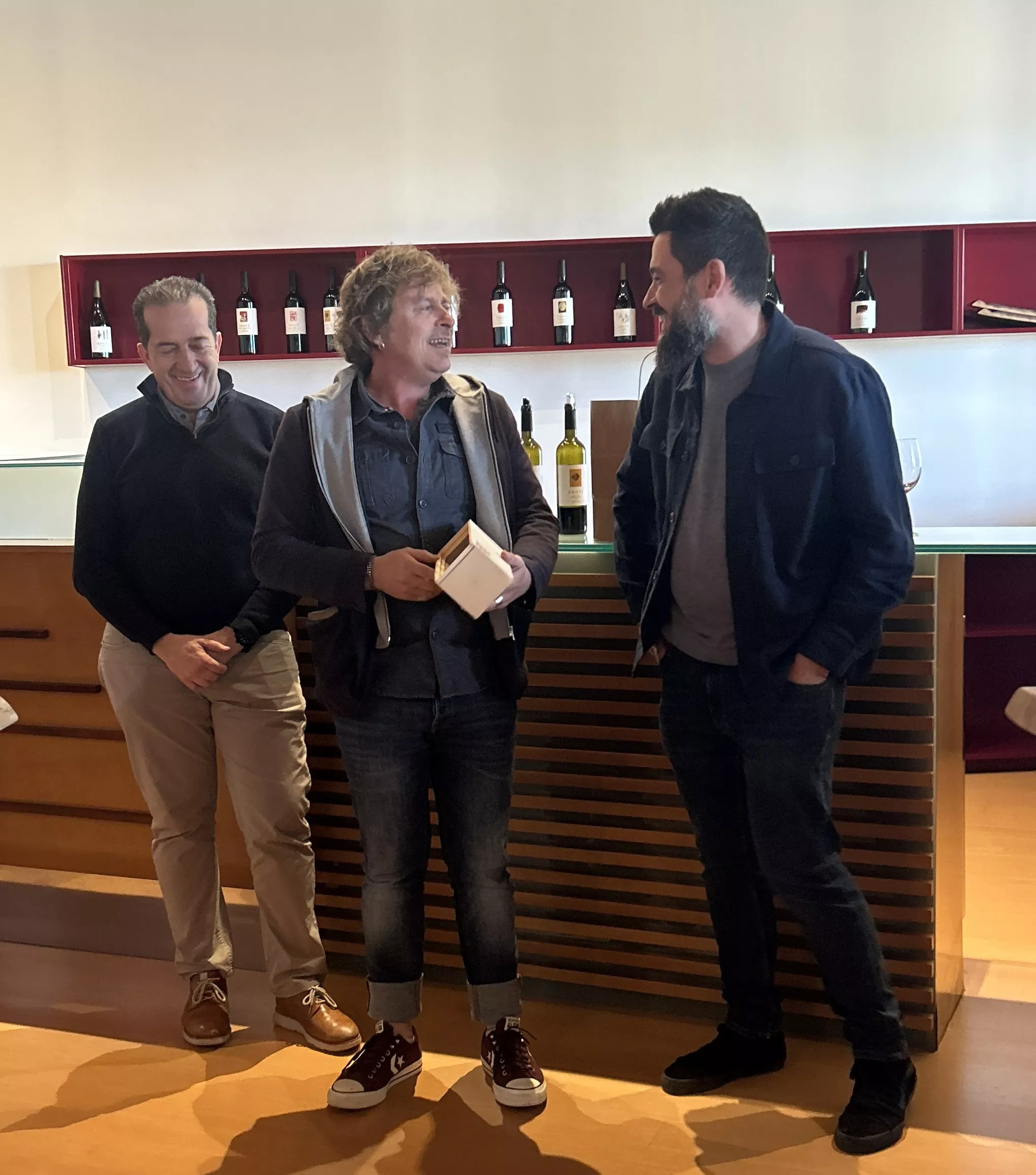 Alfonso Palomares, entre Jesús Tolosana y Raúl Bernal, en Bodega Enate