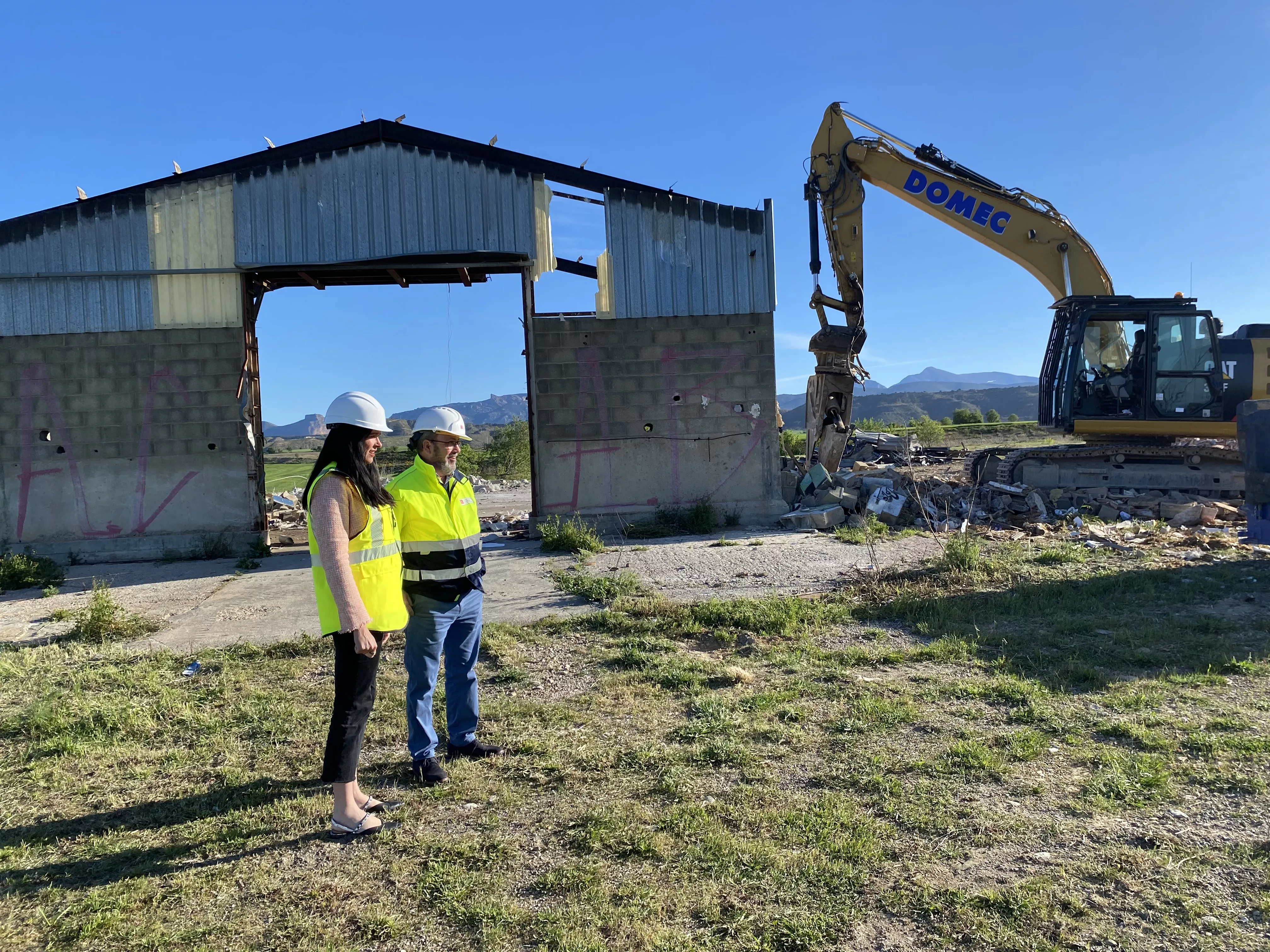 Derribo de edificaciones en la conocida como finca del sordo en Huesca.