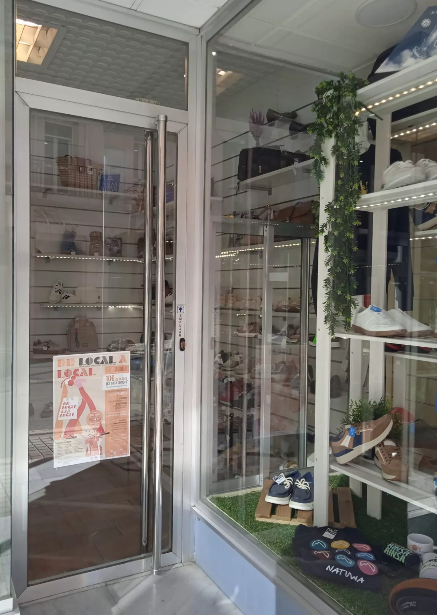 Los establecimientos de Aínsa participantes se identificarán con el cartel de la campaña 'De local a local'.