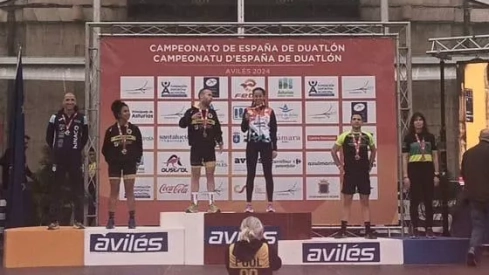 Andrés Zapater, en el segundo peldaño del podio, a la izquierda. Andrés Zapater, en el segundo peldaño del podio, a la izquierda.