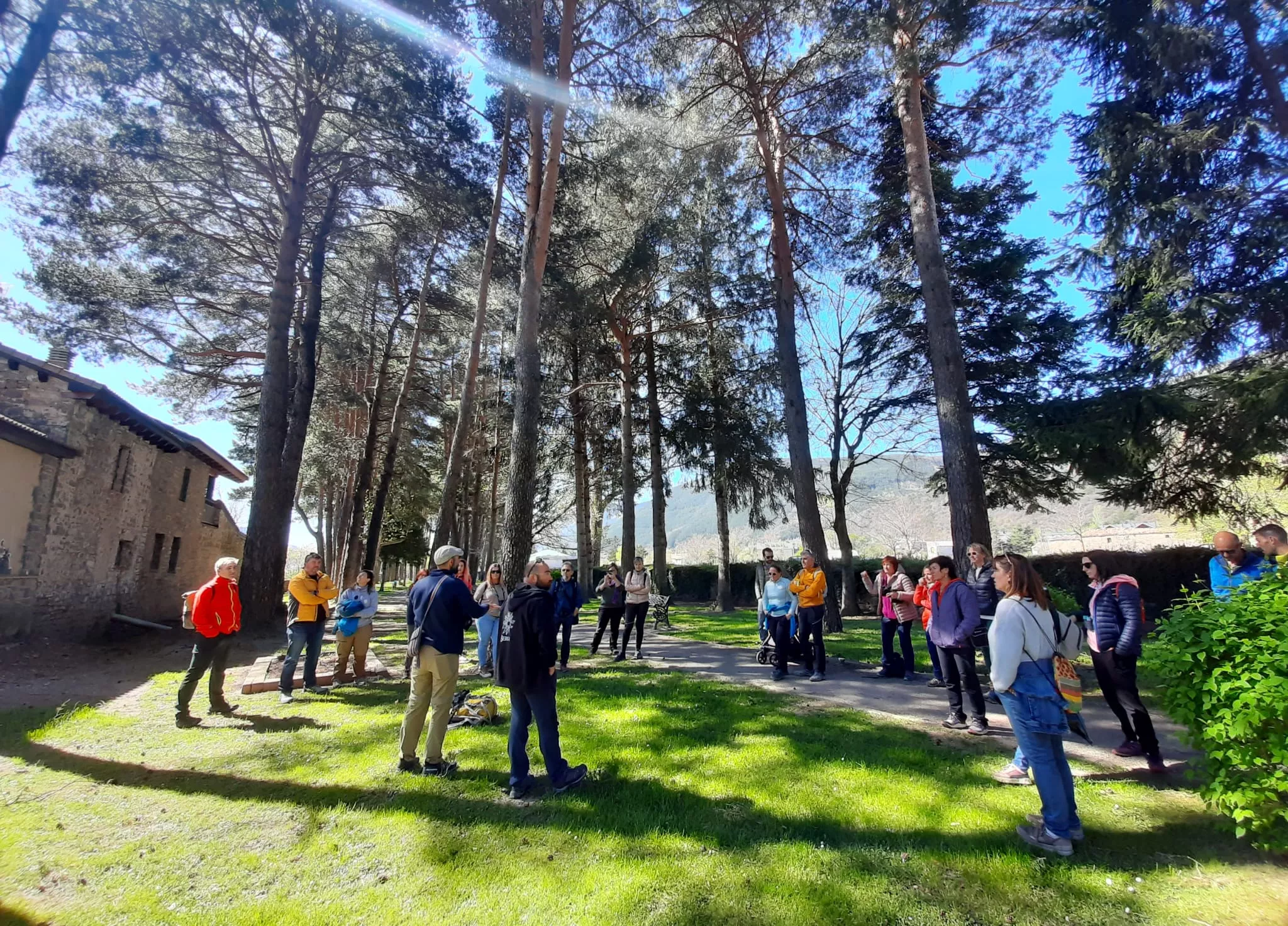 Primera salida de campo por los alrededores de Biescas tras la presentación del programa ‘A orillas del río Gállego’.