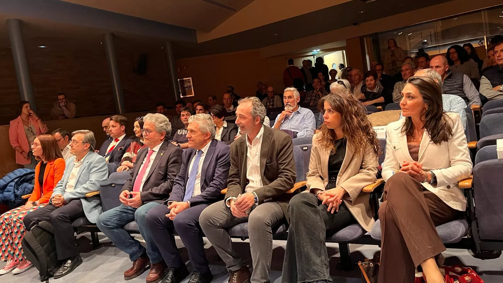 Asistentes a la jornada celebrada por el Colegio de Veterinarios de Huesca sobre la ganadería. Foto Mercedes Manterola