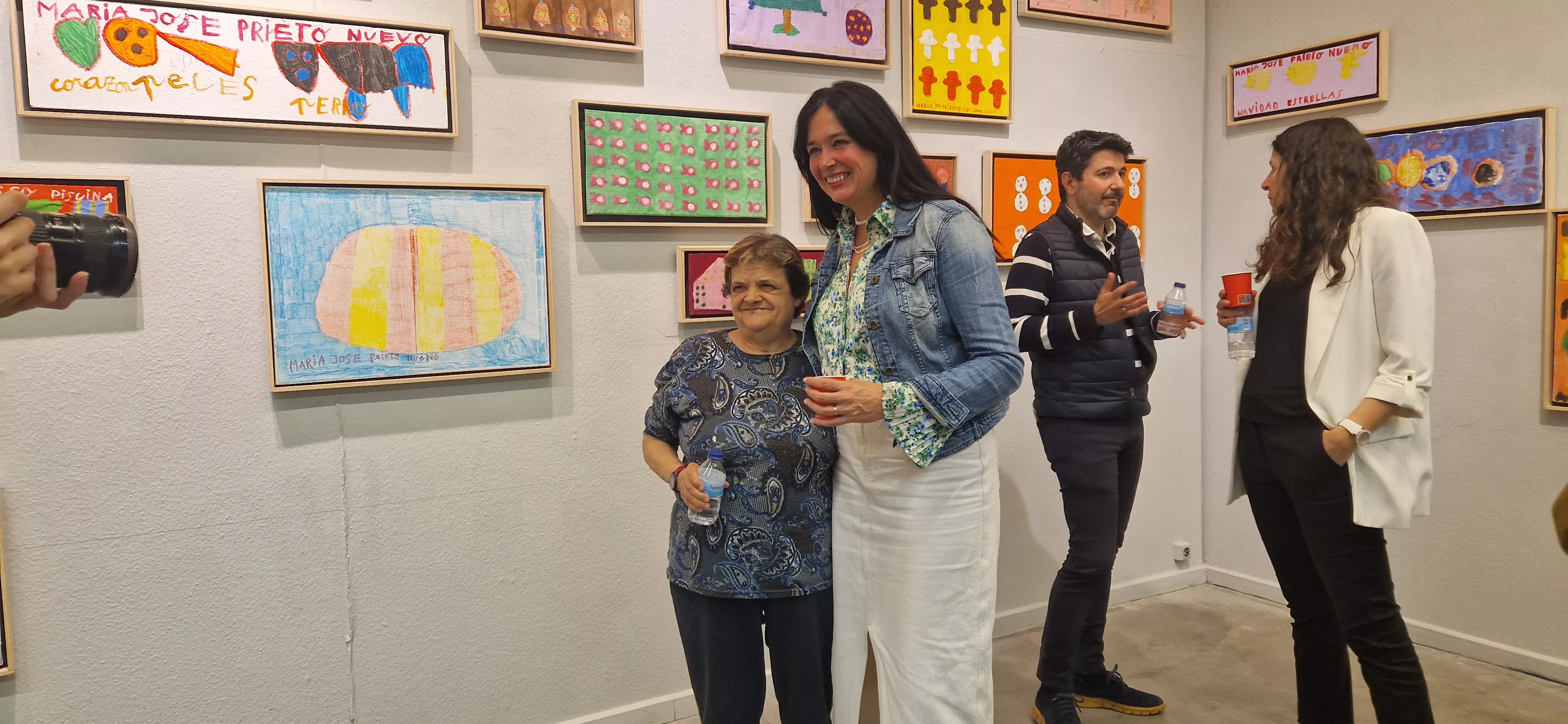 Inauguración de la exposición de María José Prieto Nueno. Foto Myriam Martínez 