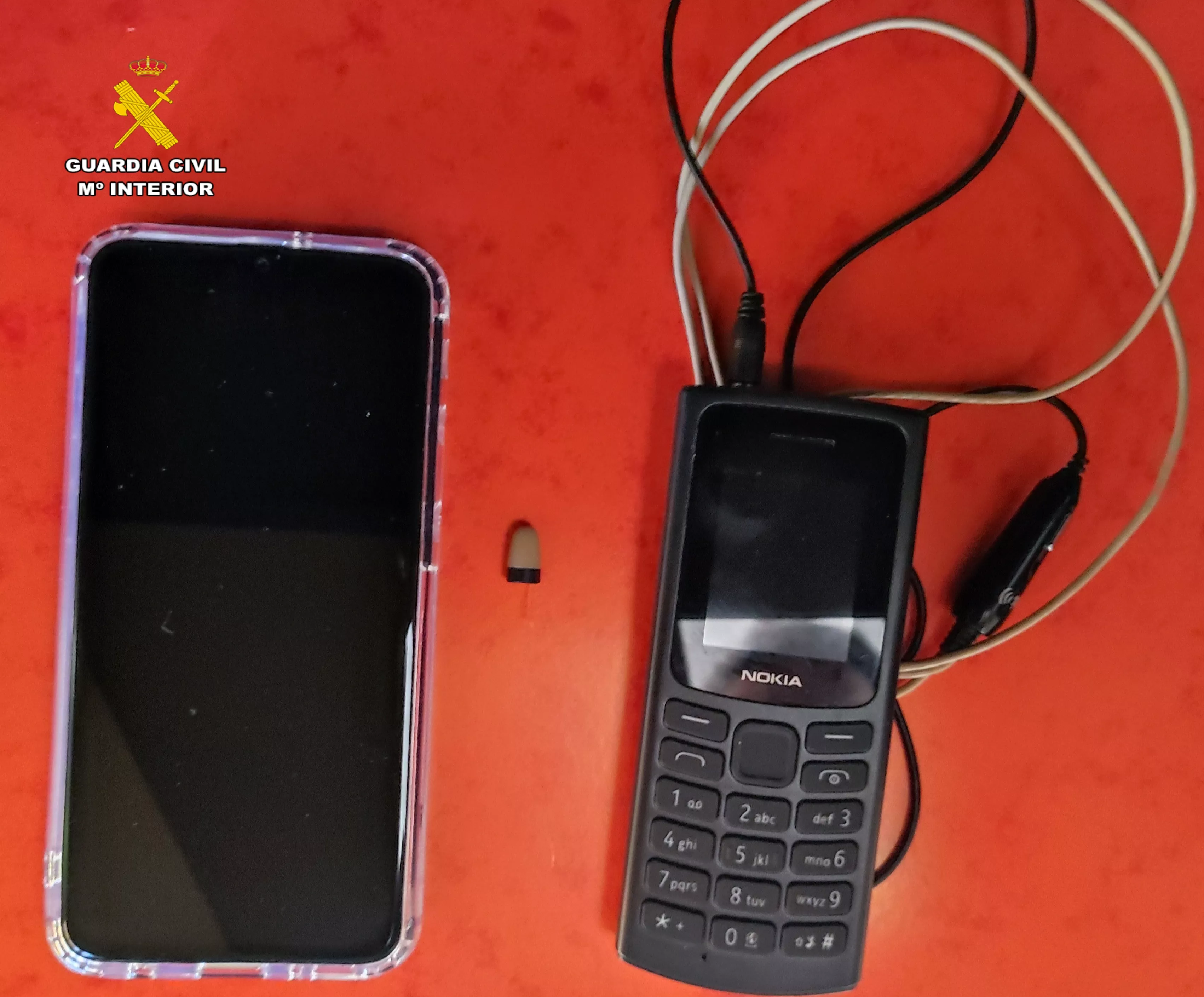 Dispositivos utilizados para recibir las respuestas del examen teórico del permiso de conducir.