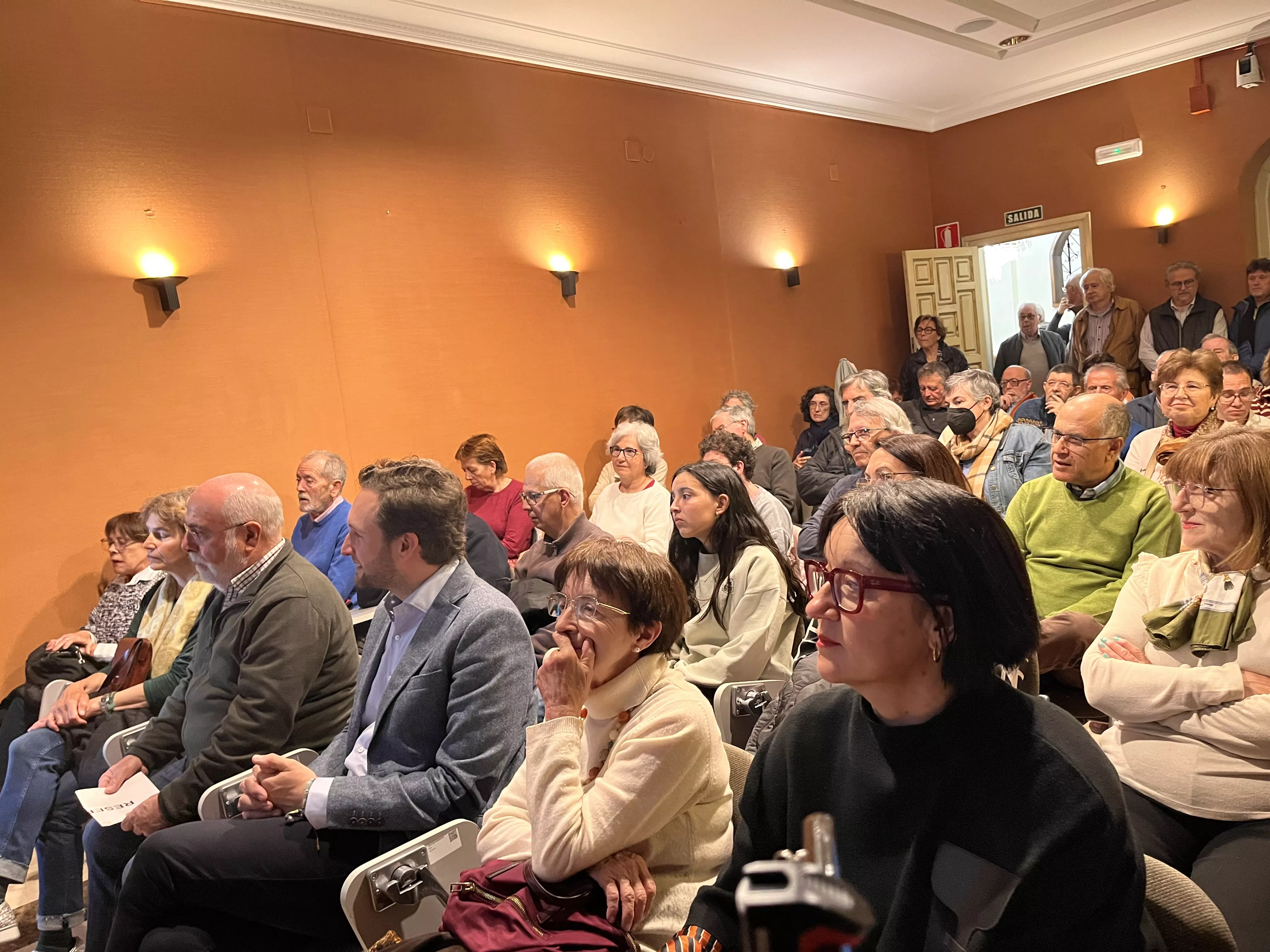 Presentación de "Las hechizadas de las montañas" de José Antonio Adell en el IEA. Foto Mercedes Manterola
