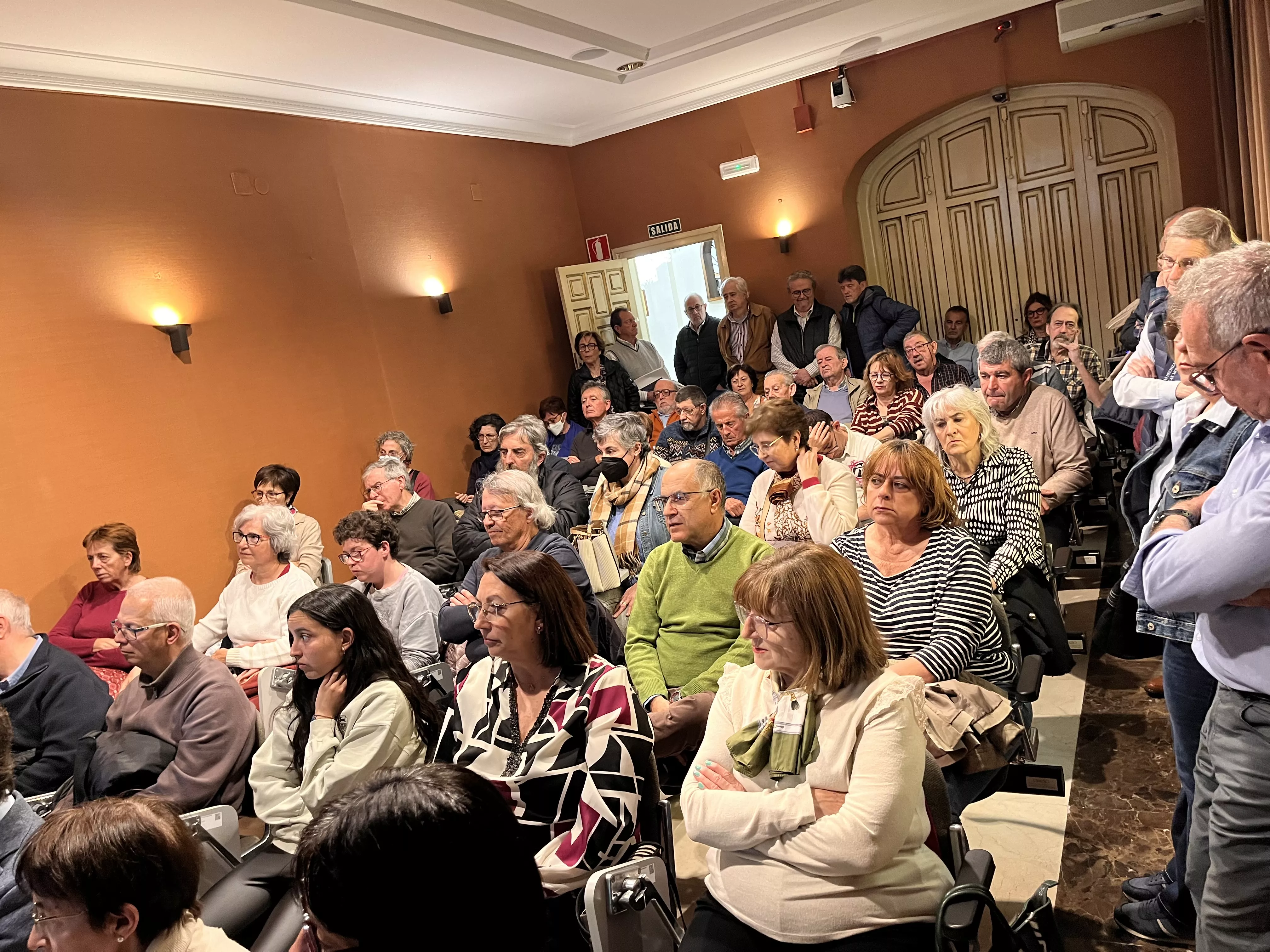 Presentación de "Las hechizadas de las montañas" de José Antonio Adell en el IEA. Foto Mercedes Manterola