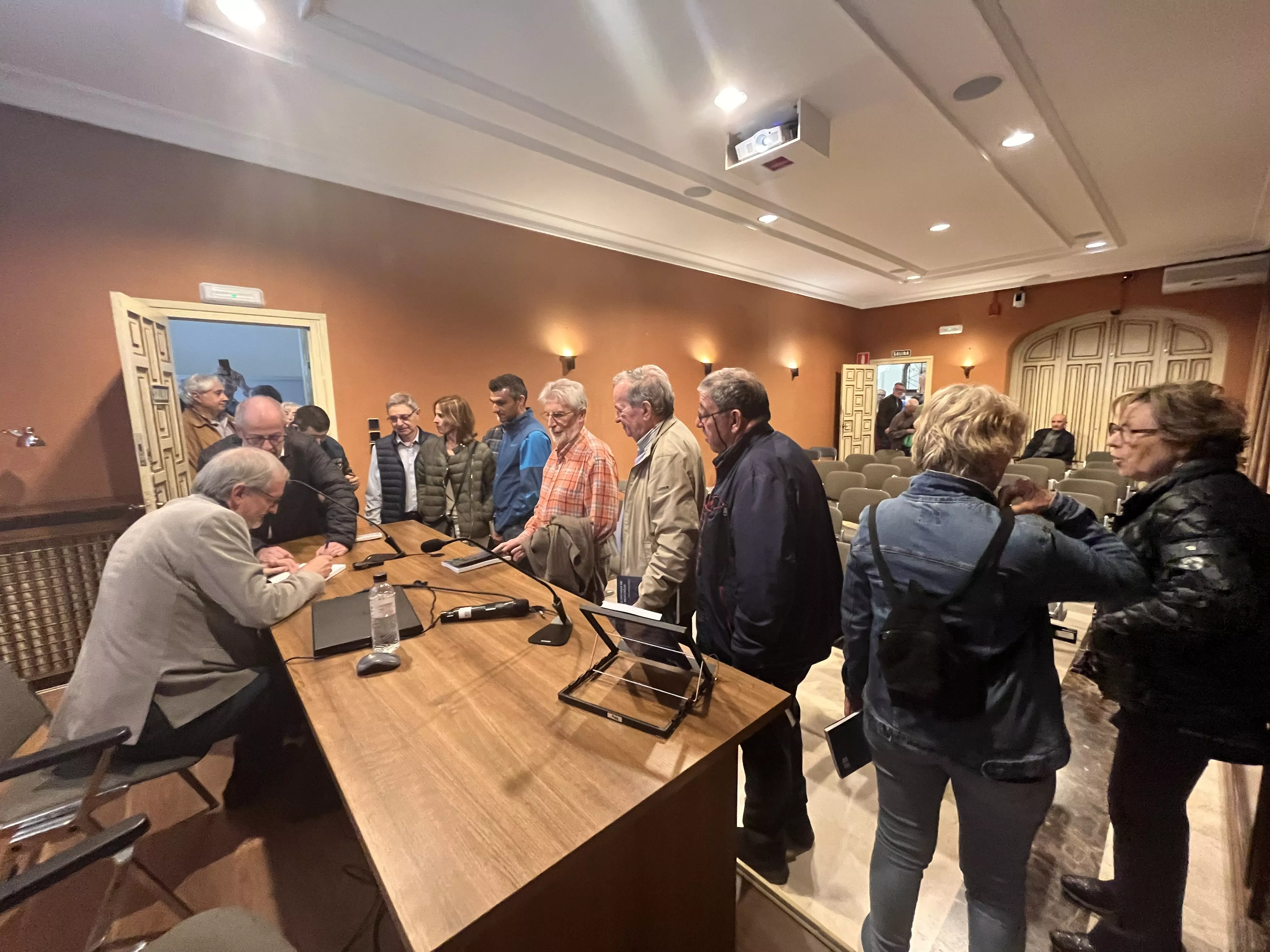 Presentación de "Las hechizadas de las montañas" de José Antonio Adell en el IEA. Foto Mercedes Manterola