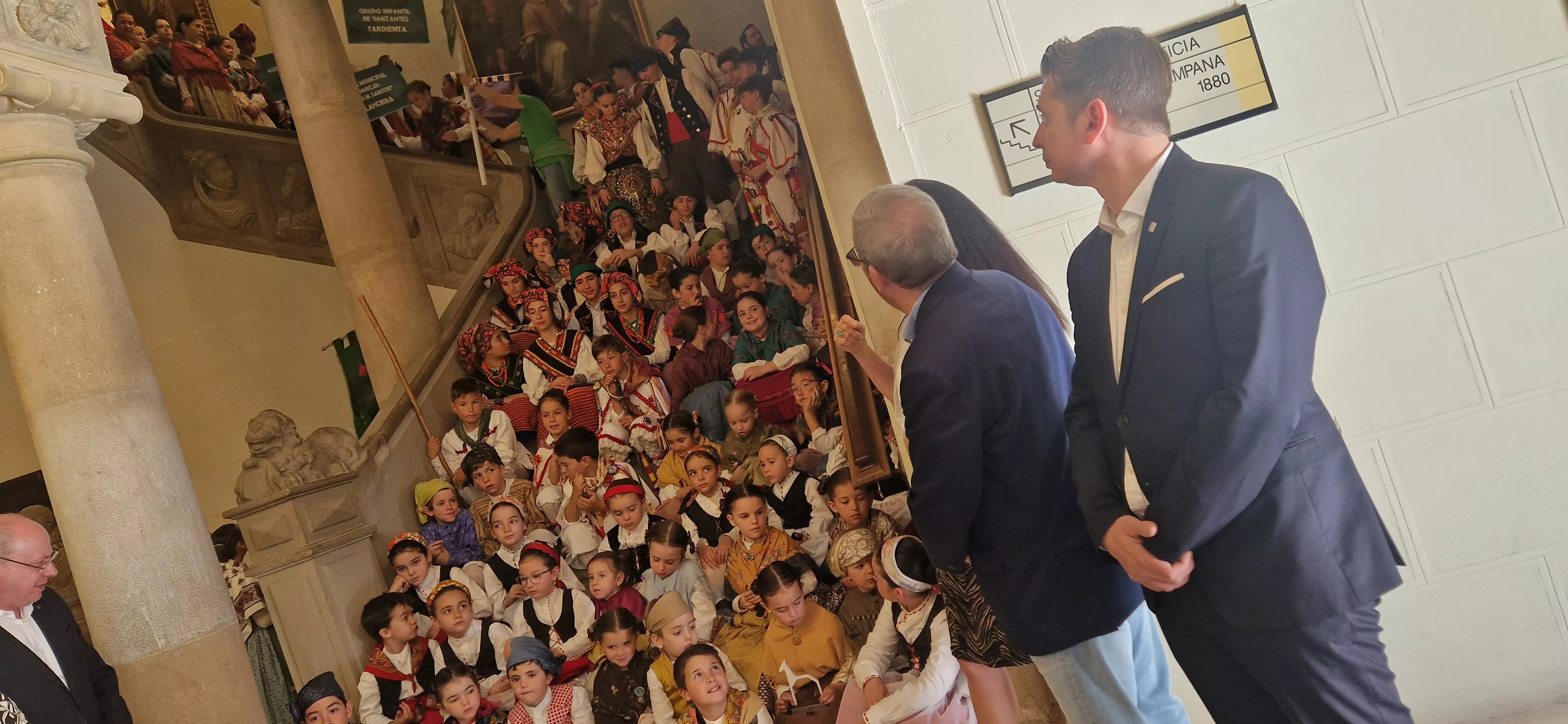  Recepción en el Ayuntamiento. IX Encuentro Nacional de Escuelas de Folklore José Rodrigo. Foto Myriam Martínez 