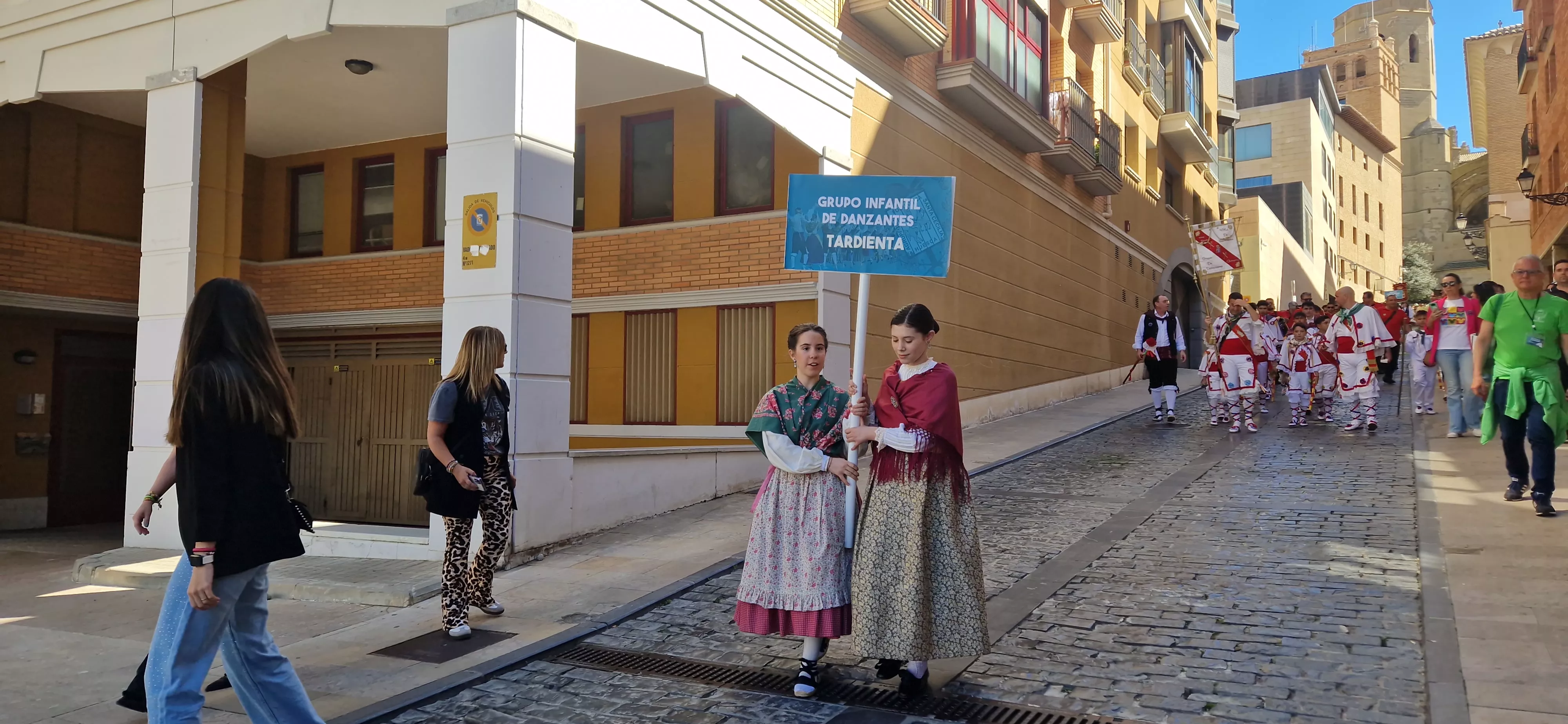 Grupo Infantil de Danzantes de Tardienta. Foto Myriam Martínez 