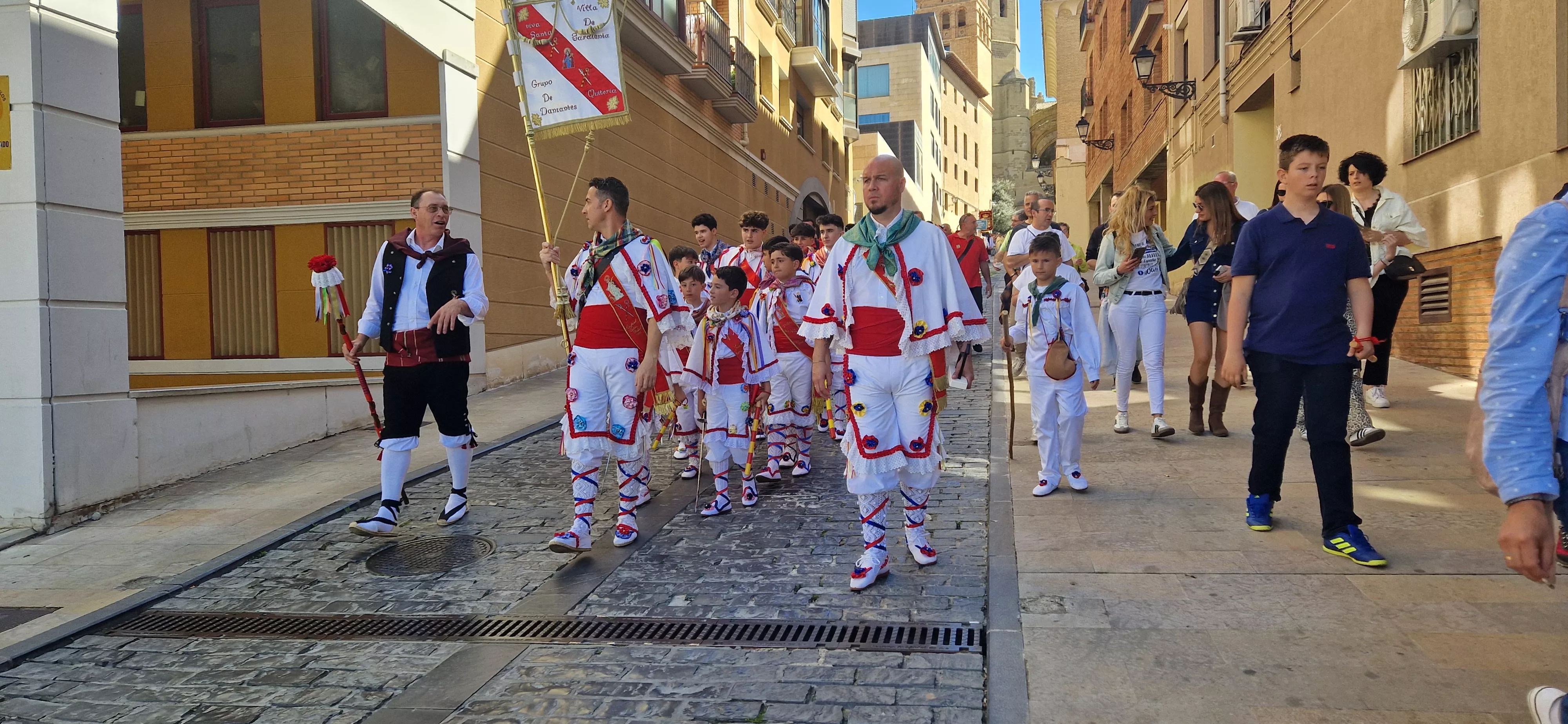 Grupo Infantil de Danzantes de Tardienta. Foto Myriam Martínez 