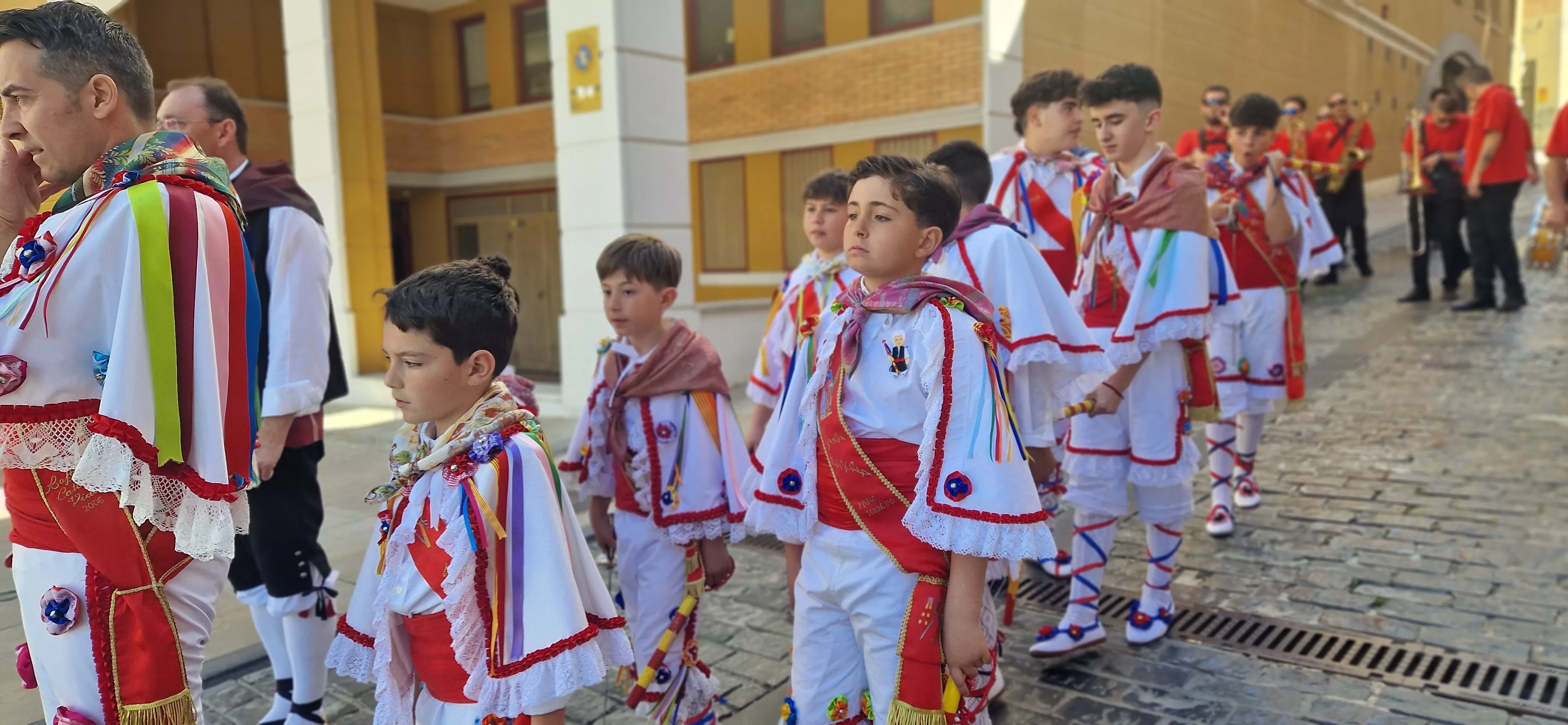 Grupo Infantil de Danzantes de Tardienta. Foto Myriam Martínez 