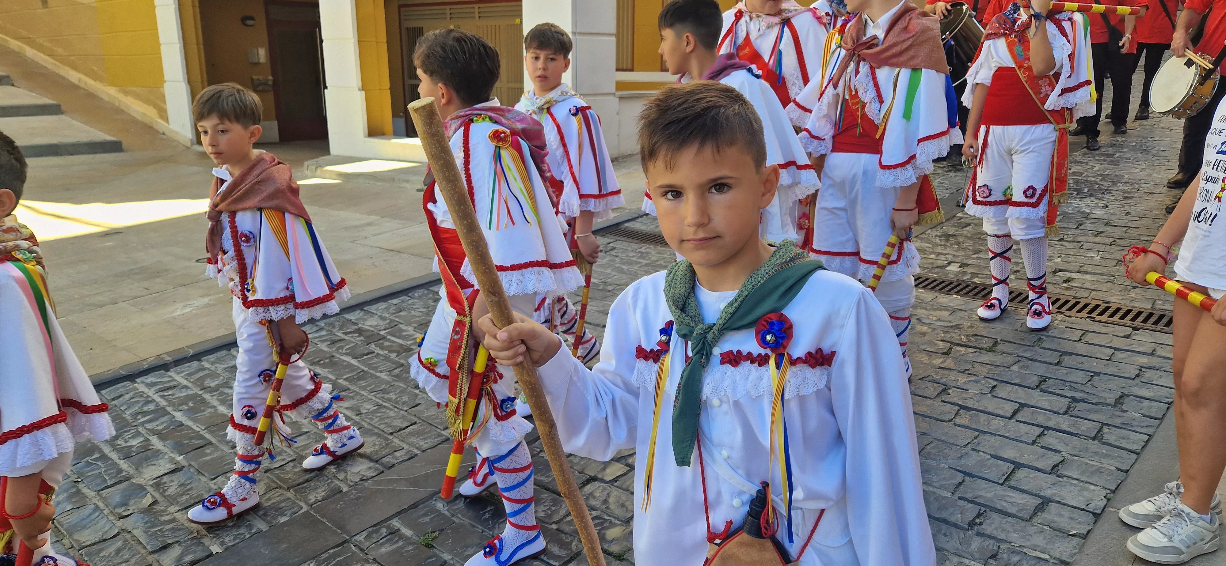 Grupo Infantil de Danzantes de Tardienta. Foto Myriam Martínez 