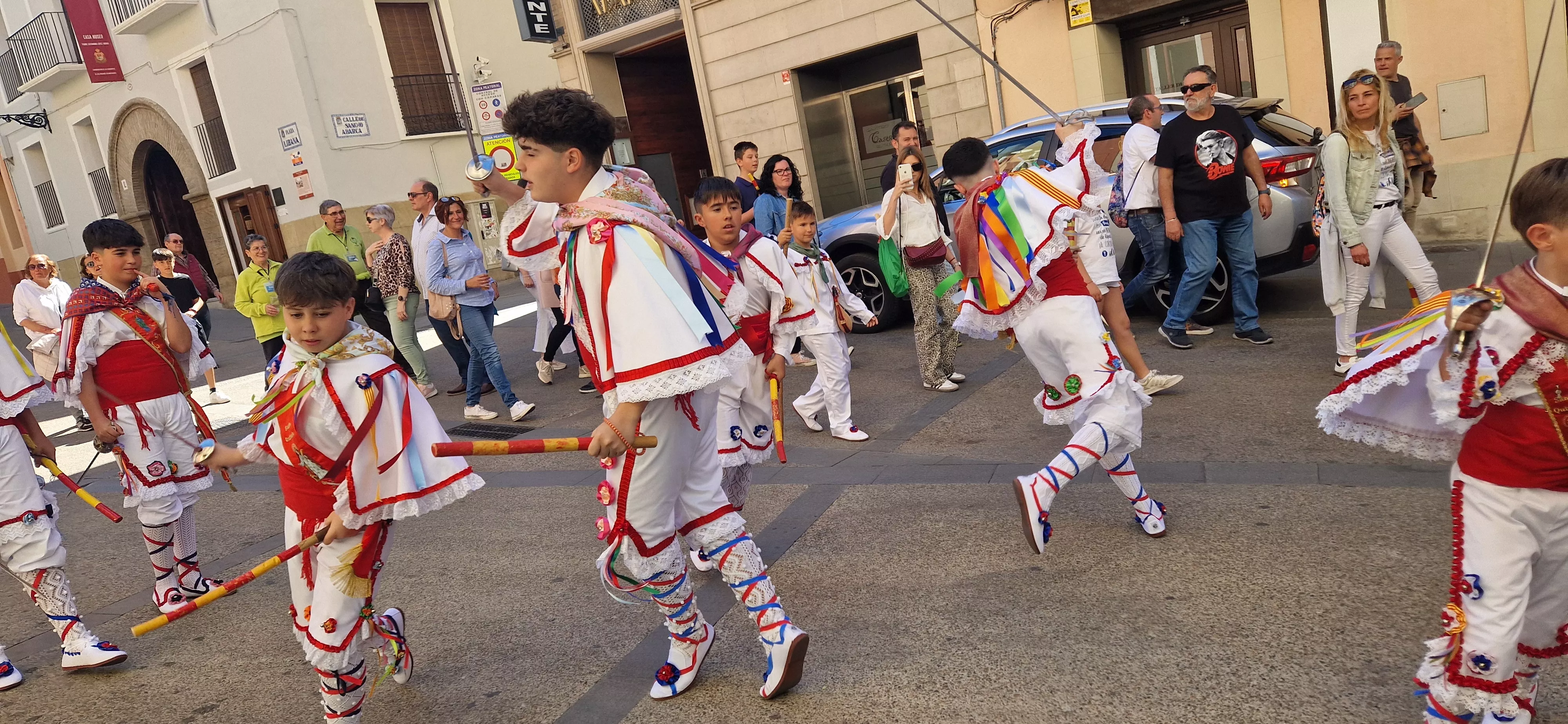 Grupo Infantil de Danzantes de Tardienta. Foto Myriam Martínez 