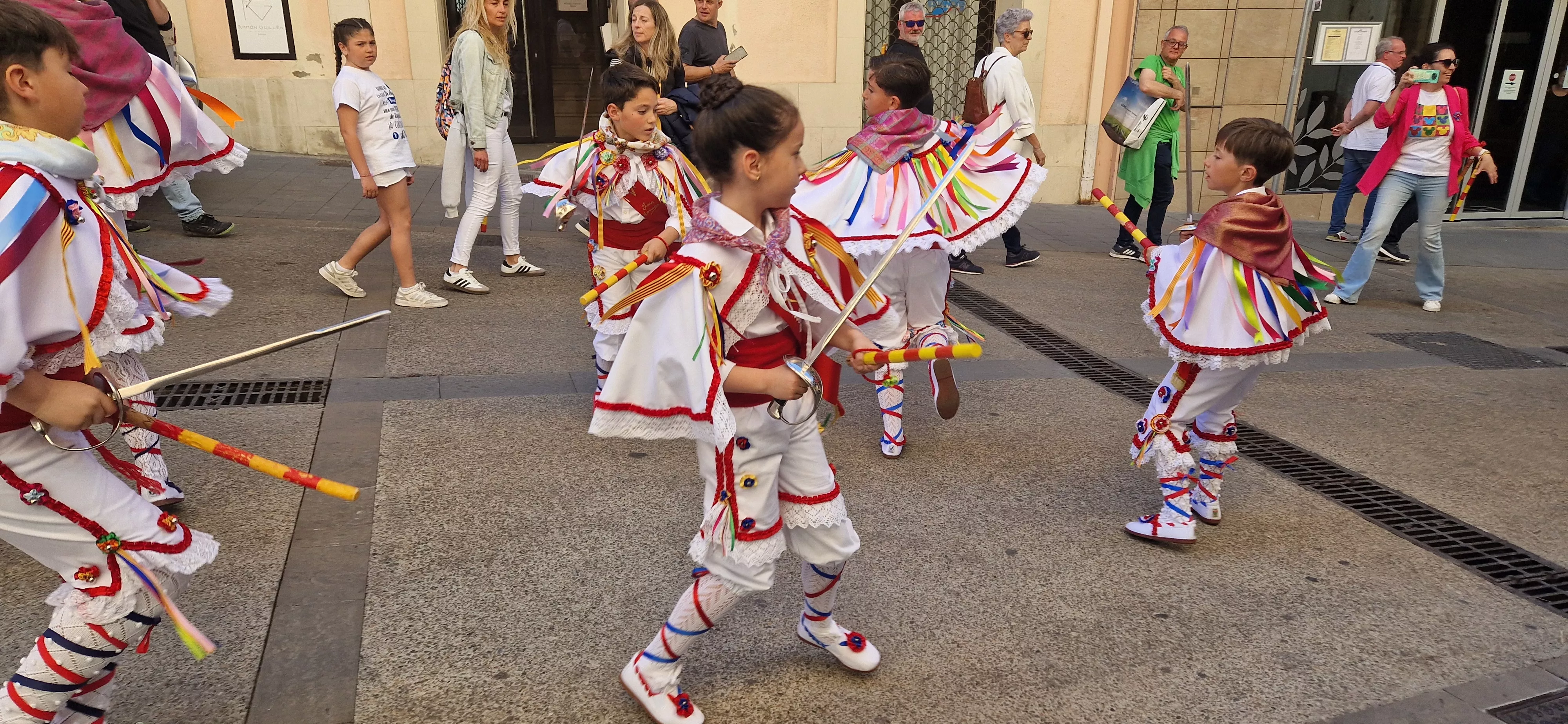 Grupo Infantil de Danzantes de Tardienta. Foto Myriam Martínez 