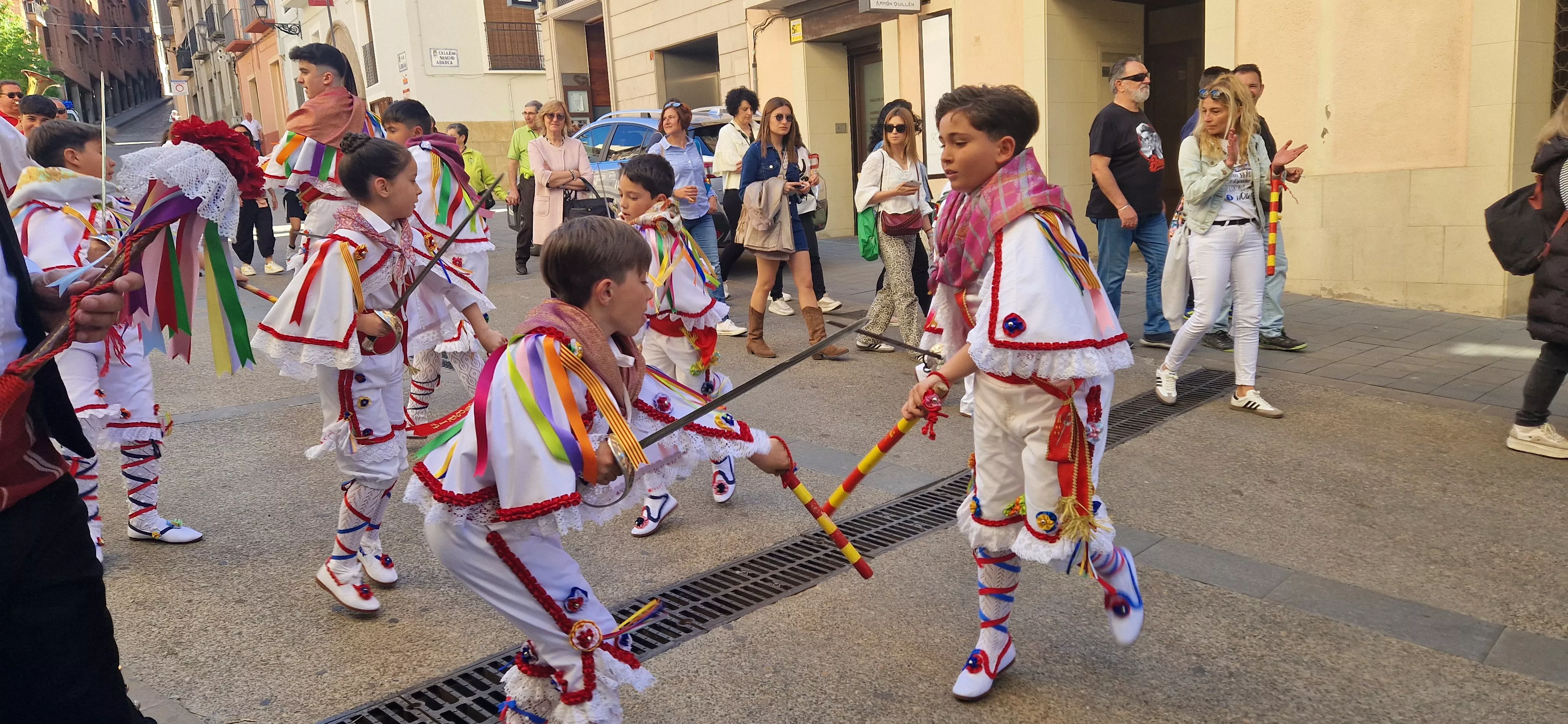 Grupo Infantil de Danzantes de Tardienta. Foto Myriam Martínez 