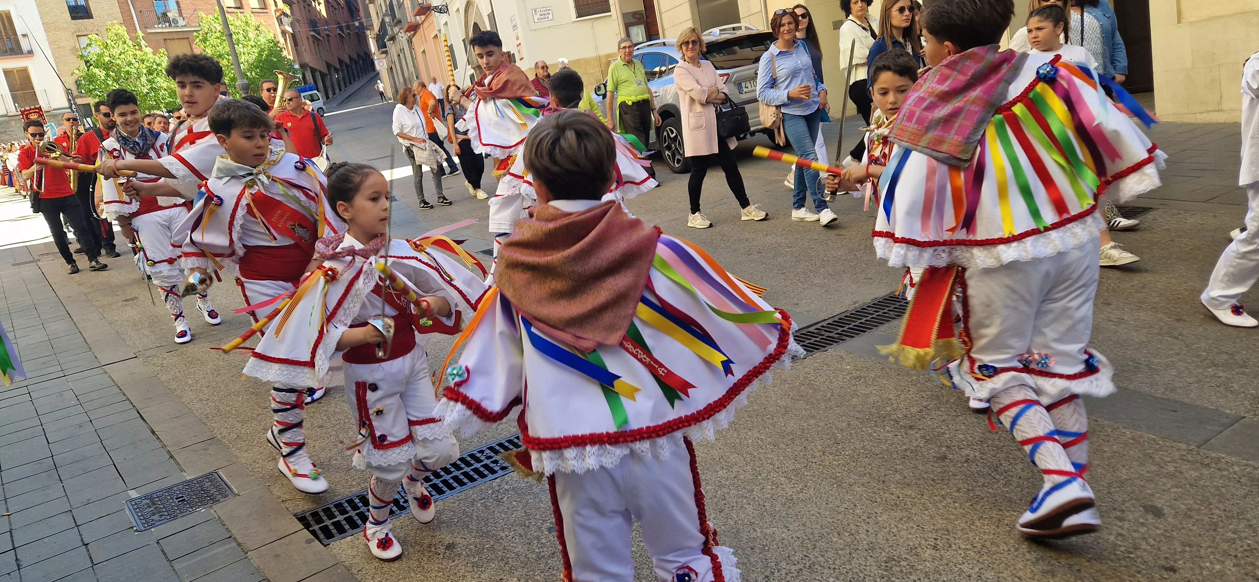 Grupo Infantil de Danzantes de Tardienta. Foto Myriam Martínez 