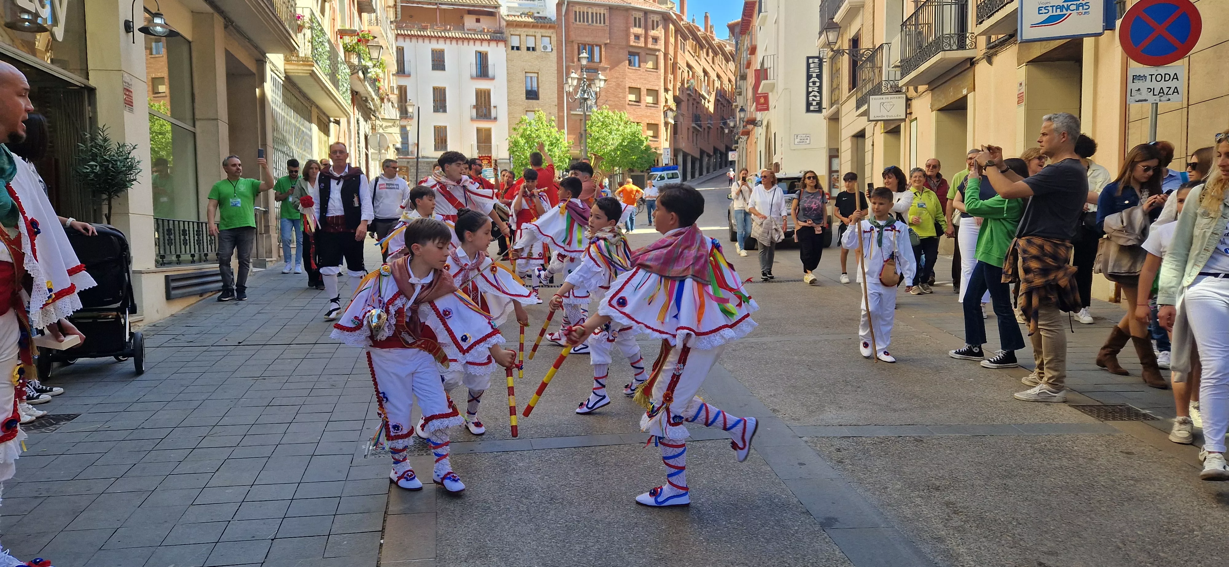 Grupo Infantil de Danzantes de Tardienta. Foto Myriam Martínez 