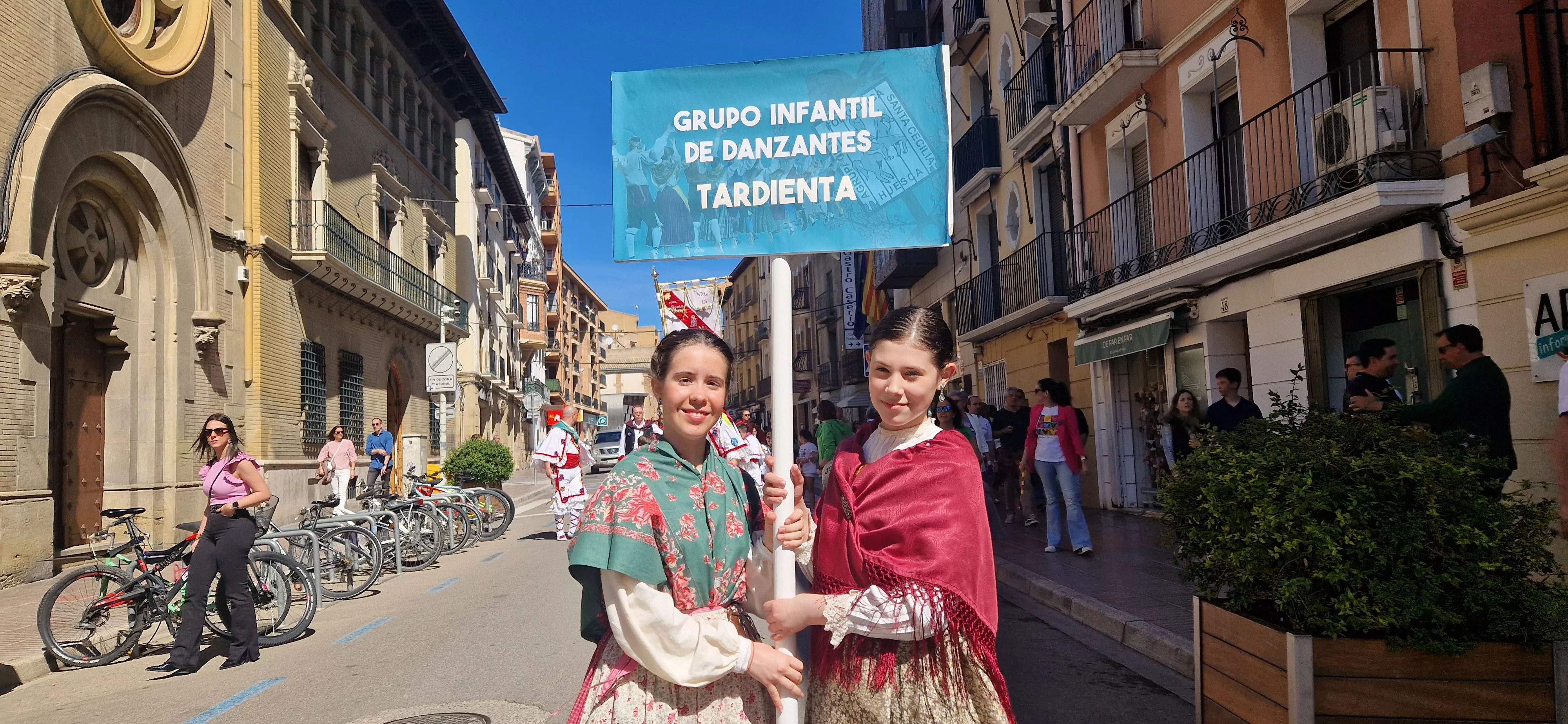 Grupo Infantil de Danzantes de Tardienta. Foto Myriam Martínez 