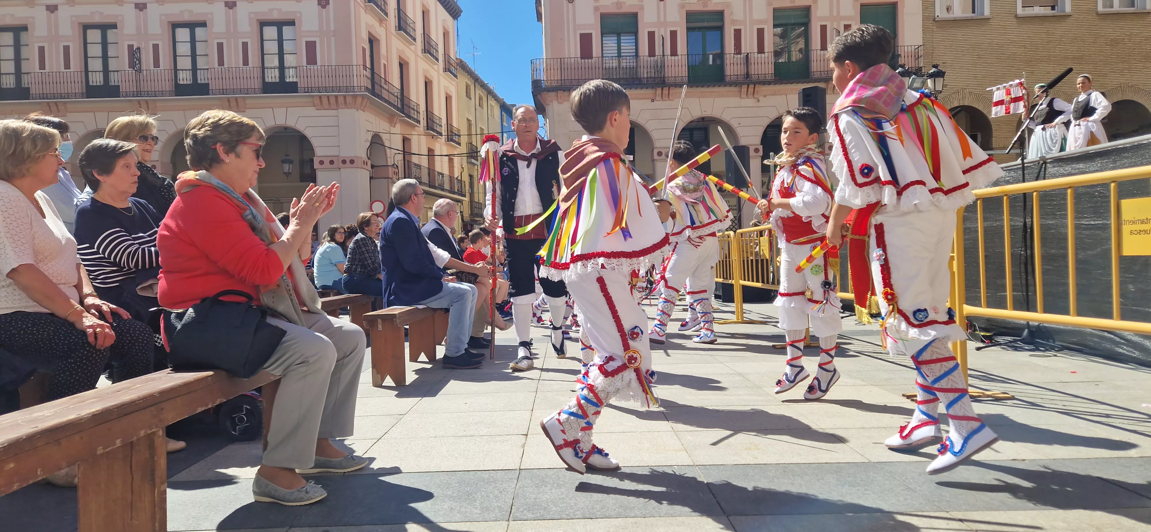 Grupo Infantil de Danzantes de Tardienta. Foto Myriam Martínez 