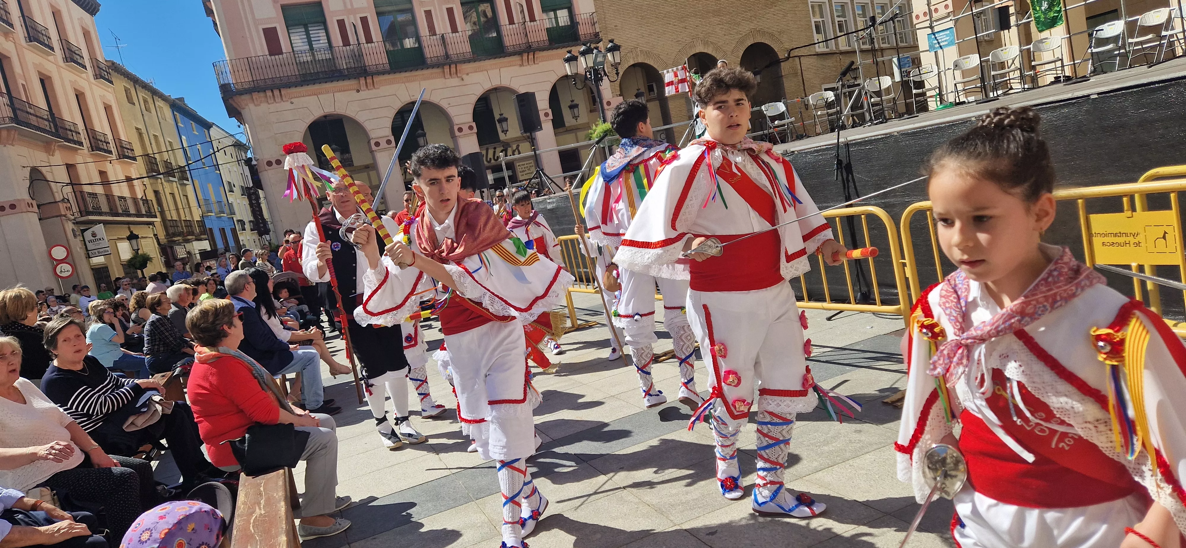 Grupo Infantil de Danzantes de Tardienta. Foto Myriam Martínez 