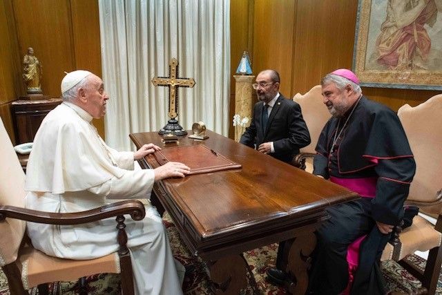 Audiencia del papa a Javier Lambán y Carlos Escribano Audiencia del papa a Javier Lambán y Carlos Escribano