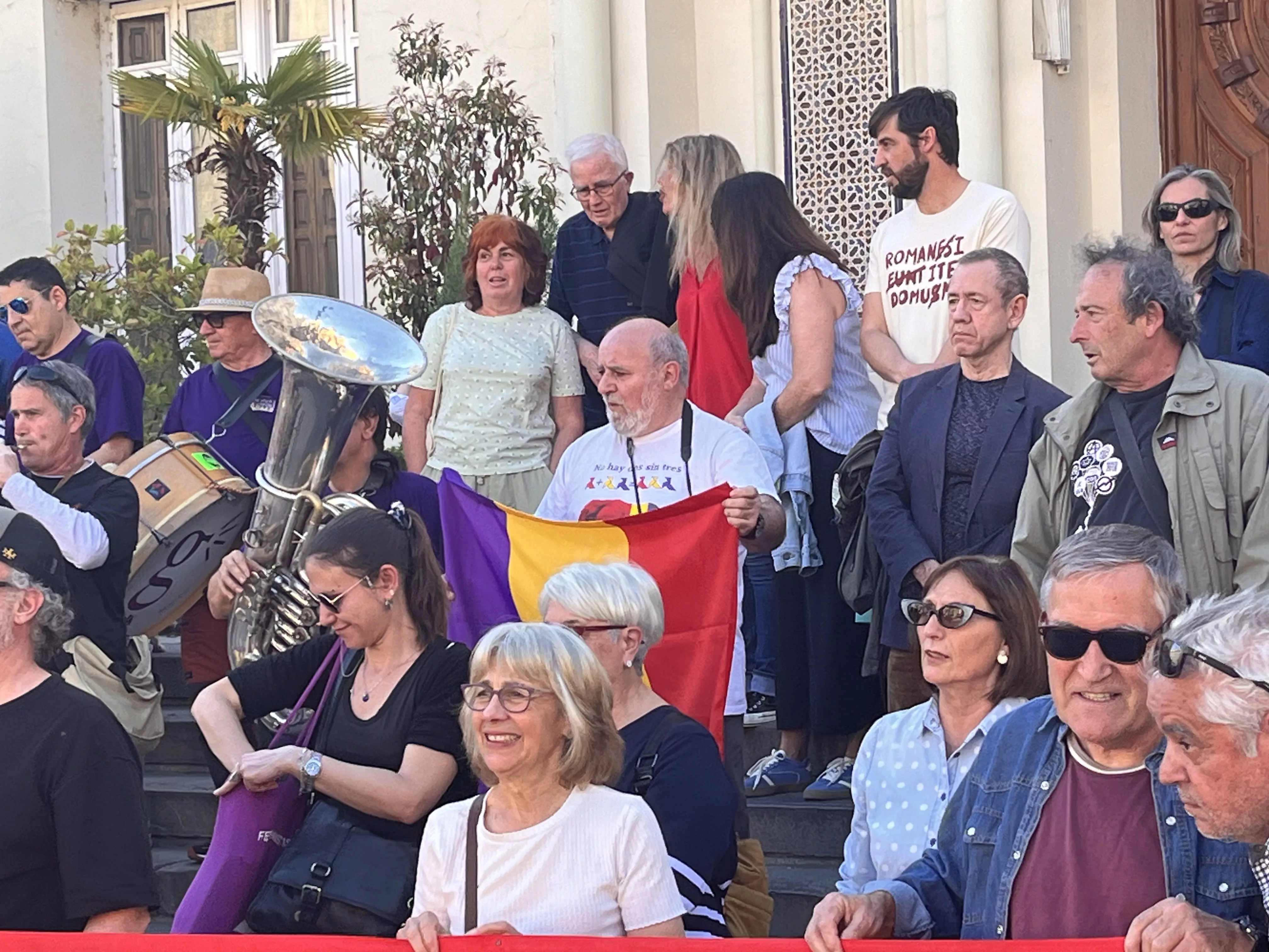 Manifestación en Huesca para celebrar el aniversario de la Segunda República. Foto Mercedes Manterola